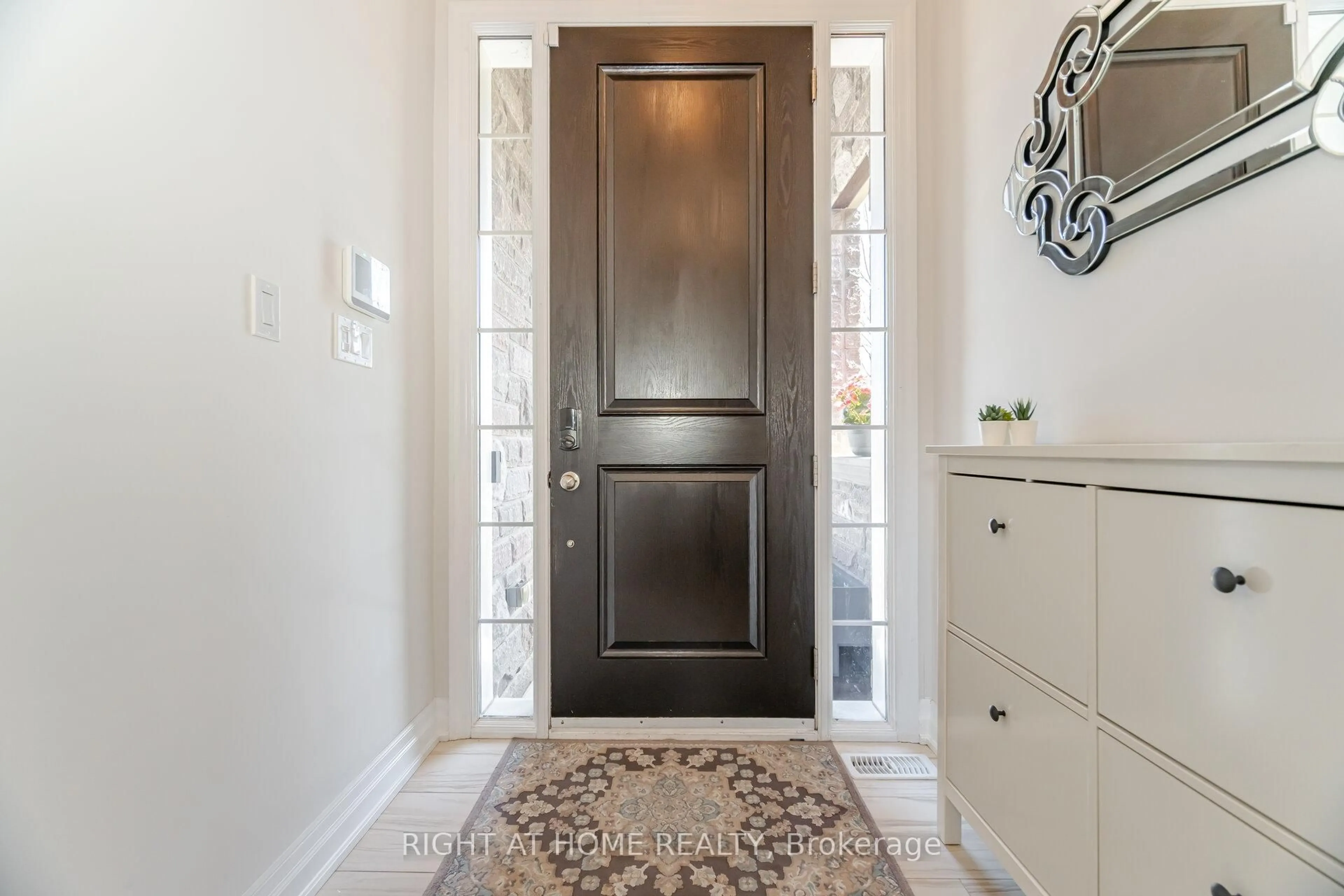 Indoor entryway for 77 Robert Berry Cres, King Ontario L7B 0M6