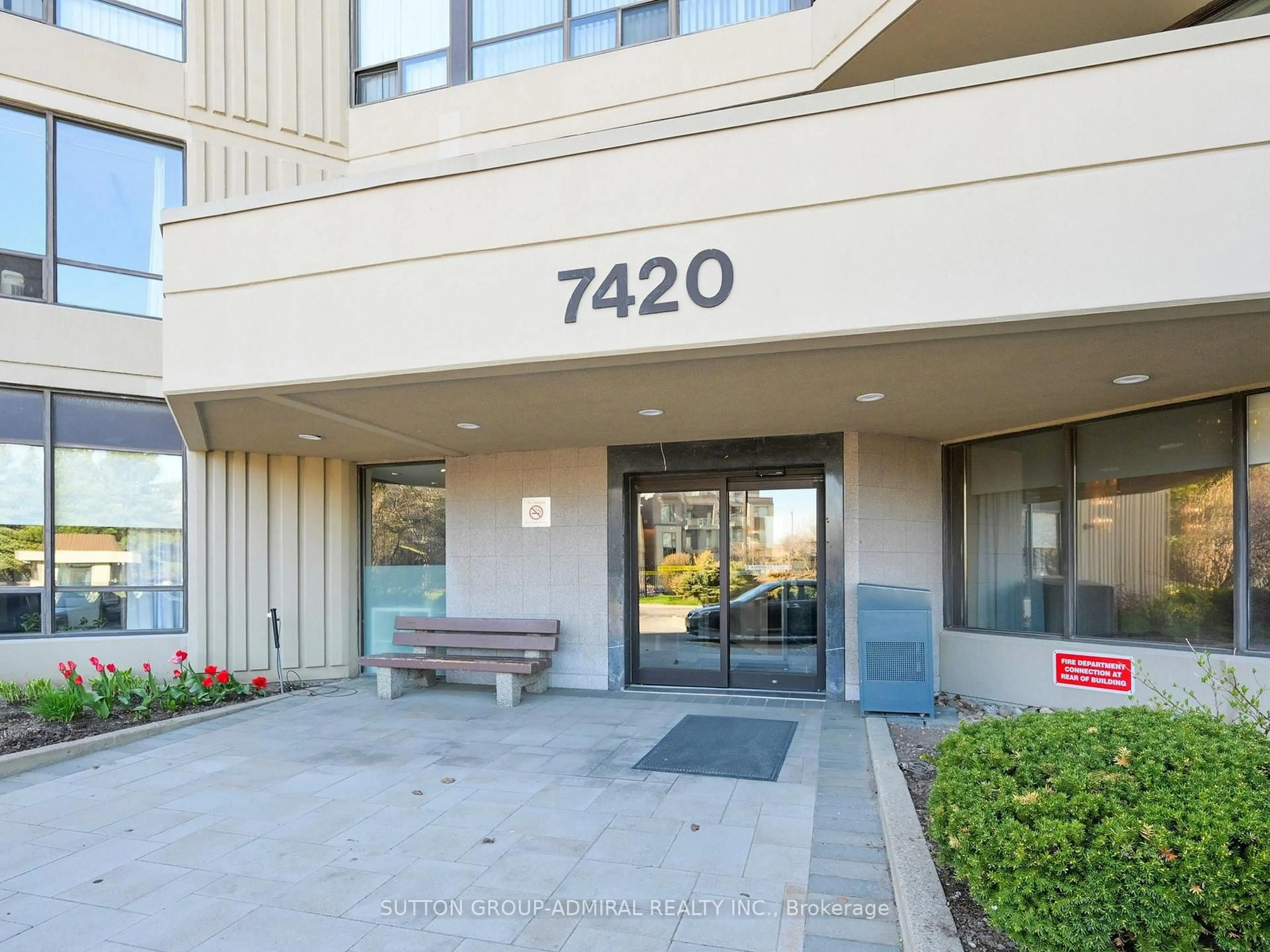 Indoor foyer for 7420 Bathurst St #Ph02, Vaughan Ontario L4J 6X4