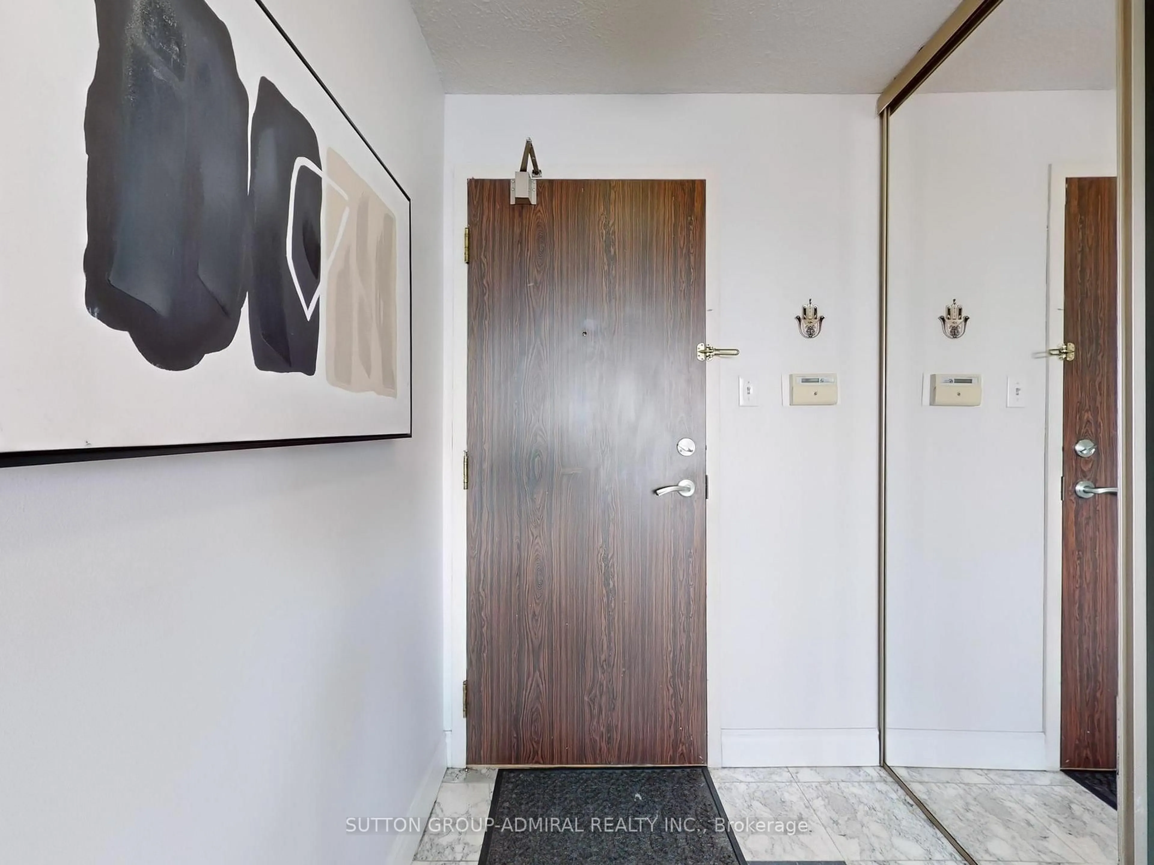 Indoor entryway for 7420 Bathurst St #Ph02, Vaughan Ontario L4J 6X4