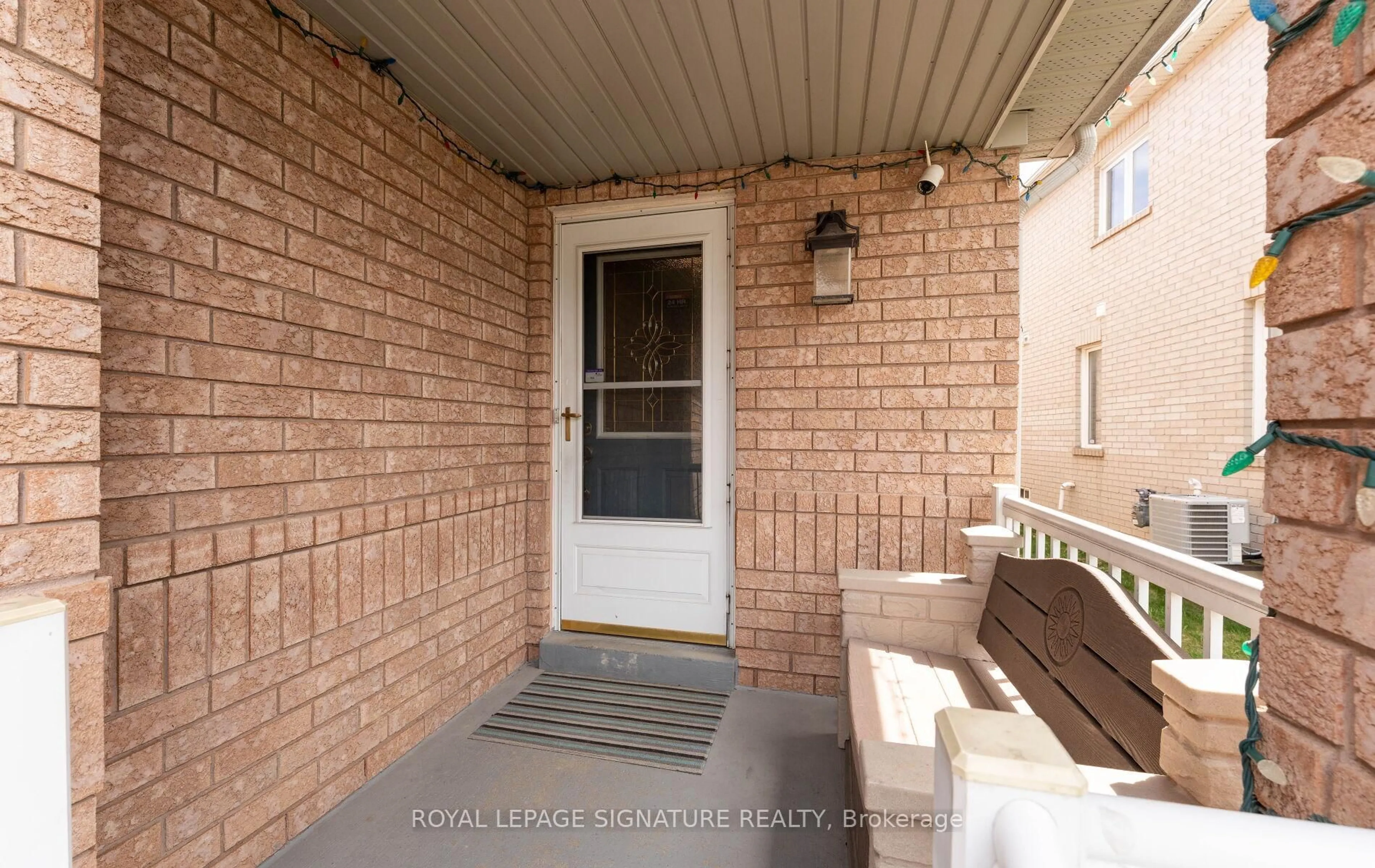 Indoor entryway for 53 National Pine Dr, Vaughan Ontario L6A 3M3
