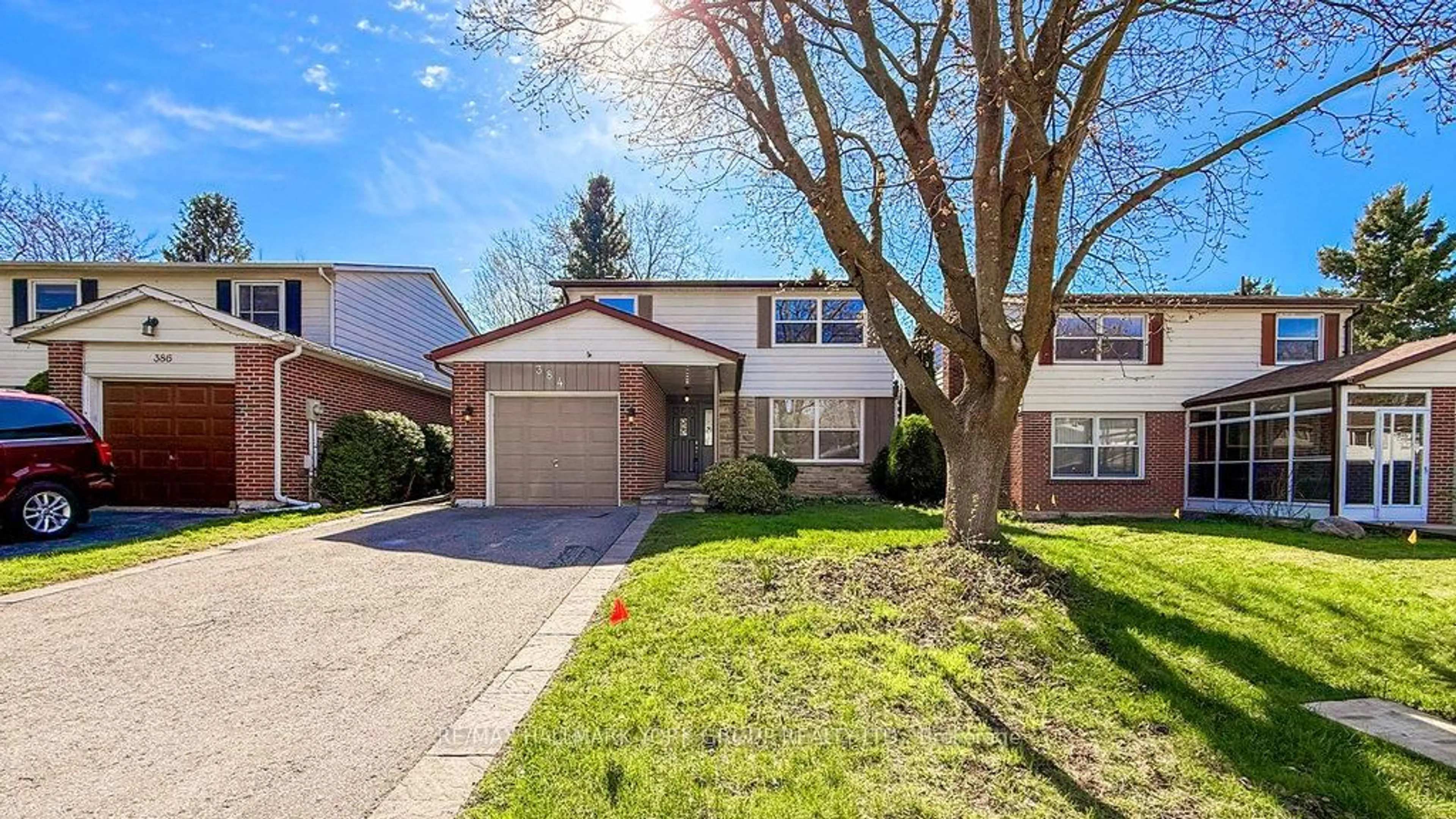 Unknown for 384 Handley Cres, Newmarket Ontario L3Y 4T4
