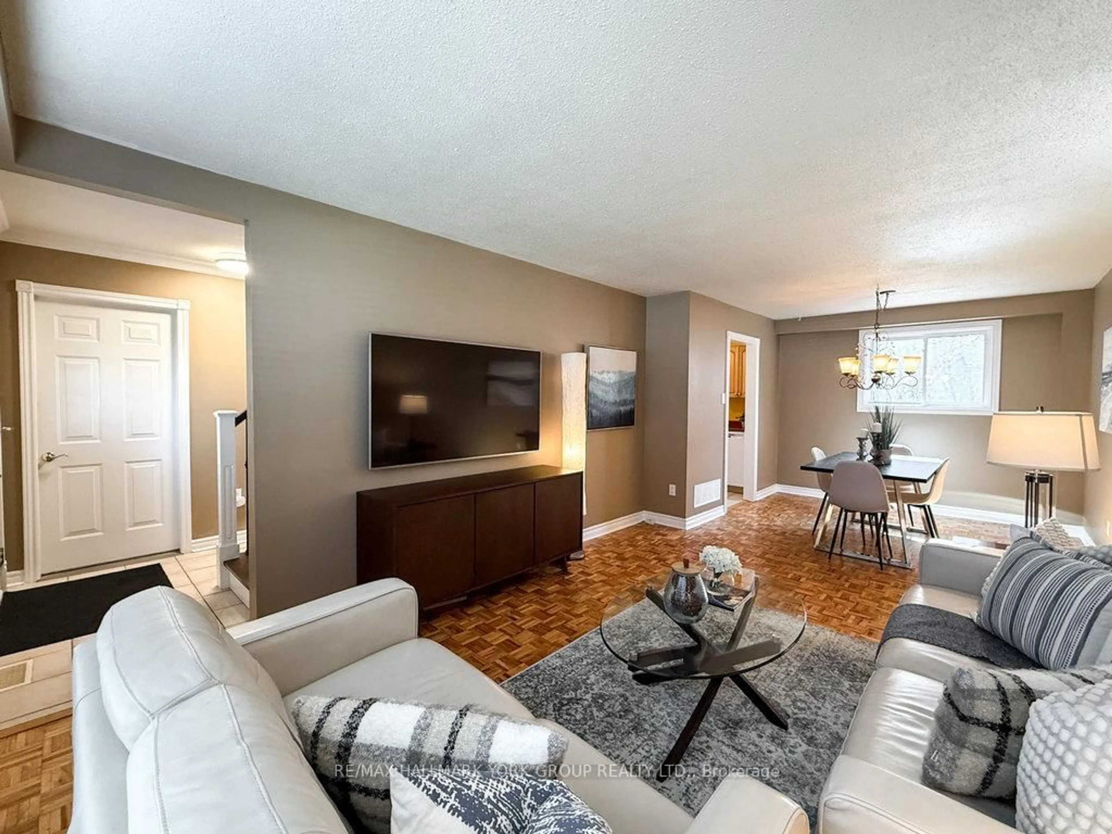 Living room with furniture, unknown for 384 Handley Cres, Newmarket Ontario L3Y 4T4