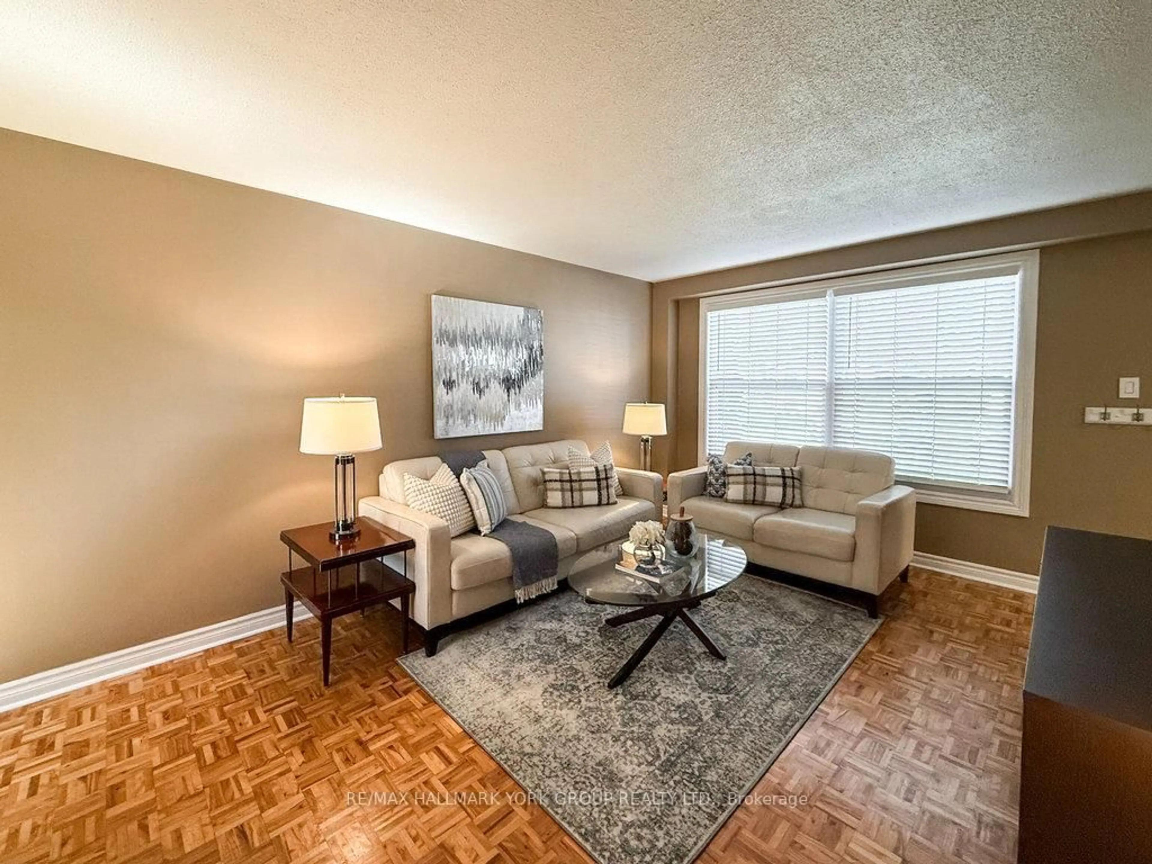 Living room with furniture, unknown for 384 Handley Cres, Newmarket Ontario L3Y 4T4