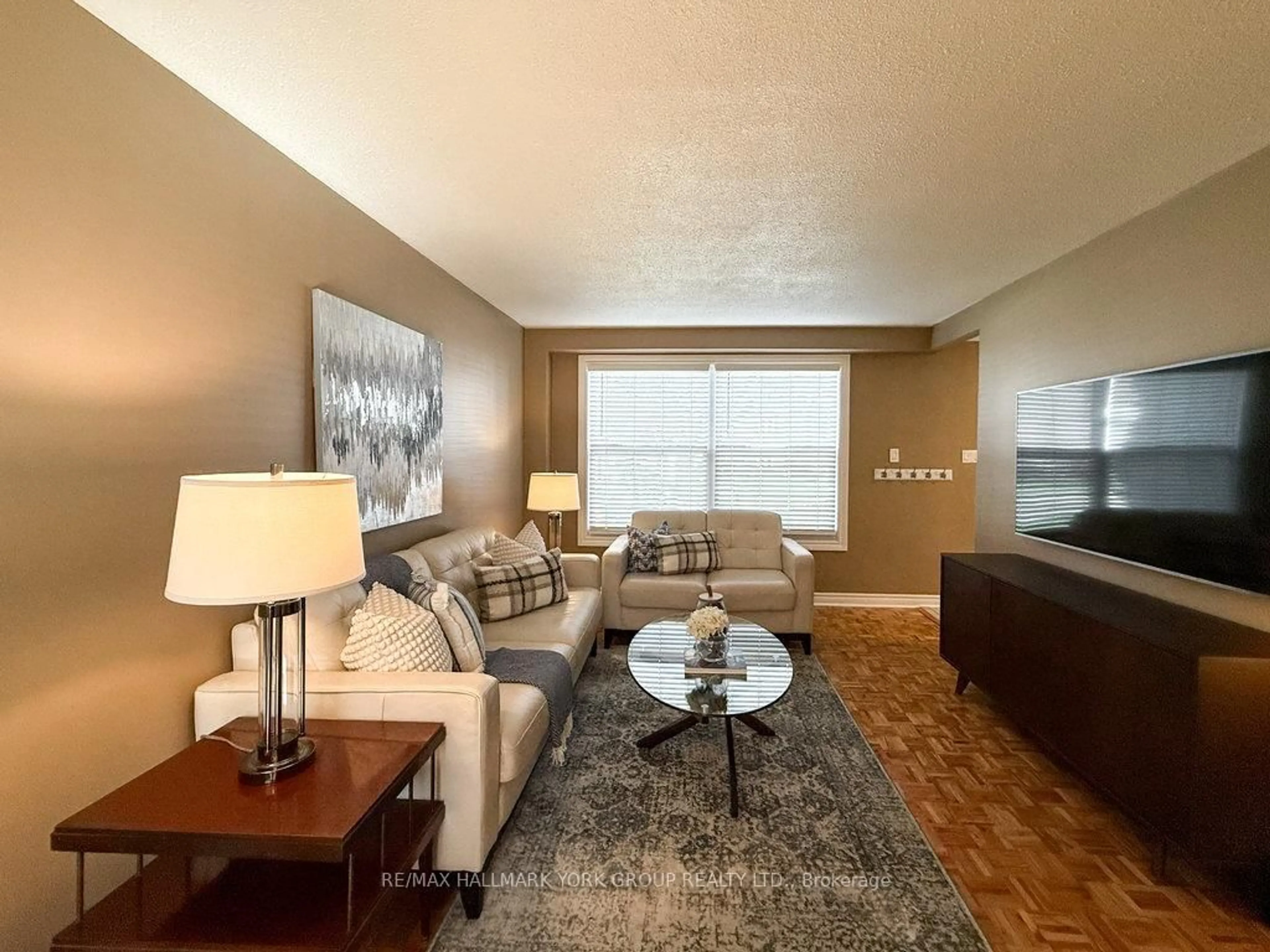 Living room with furniture, unknown for 384 Handley Cres, Newmarket Ontario L3Y 4T4