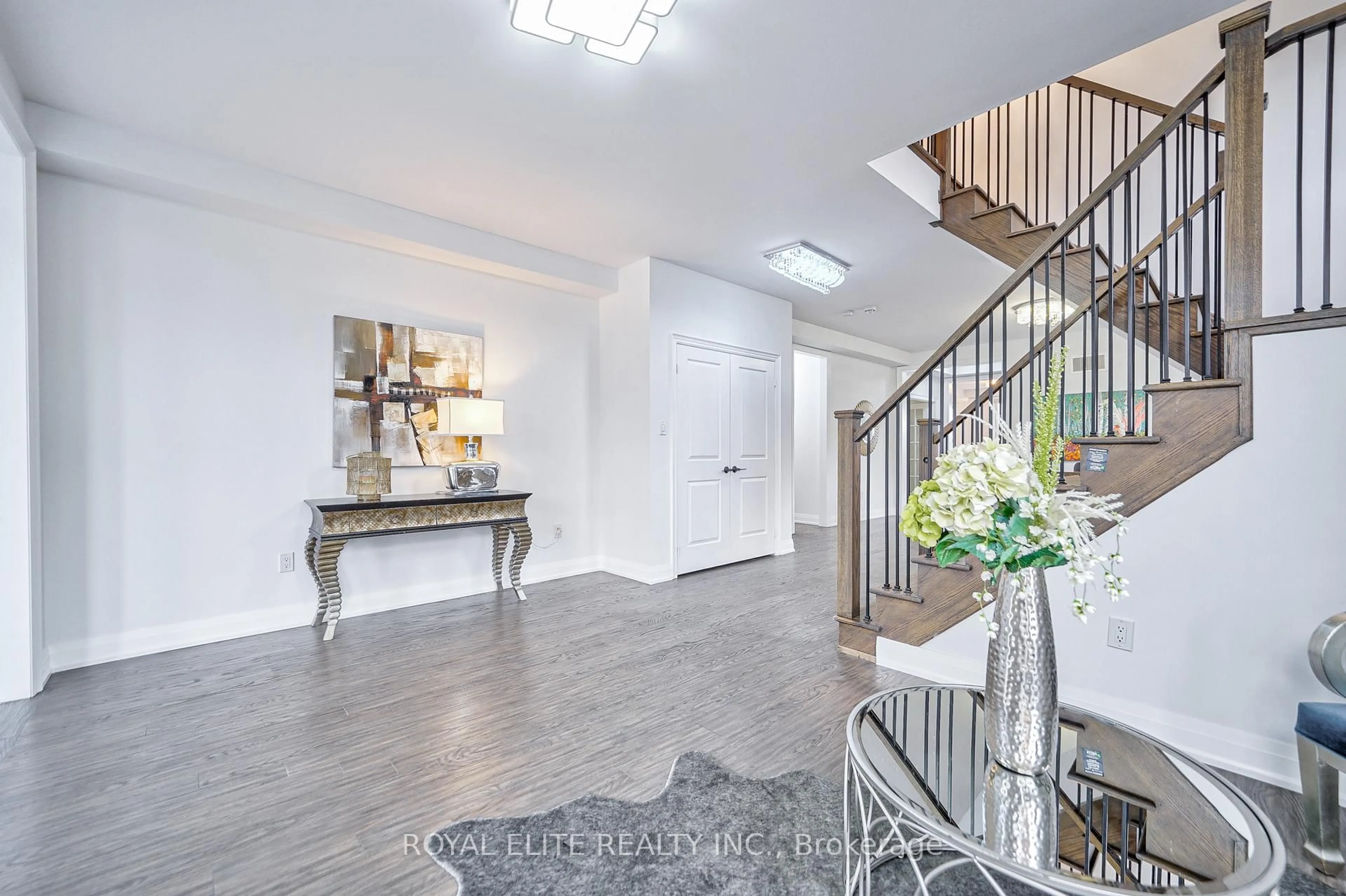 Indoor entryway for 40 Conklin Cres, Aurora Ontario L4G 0Z2