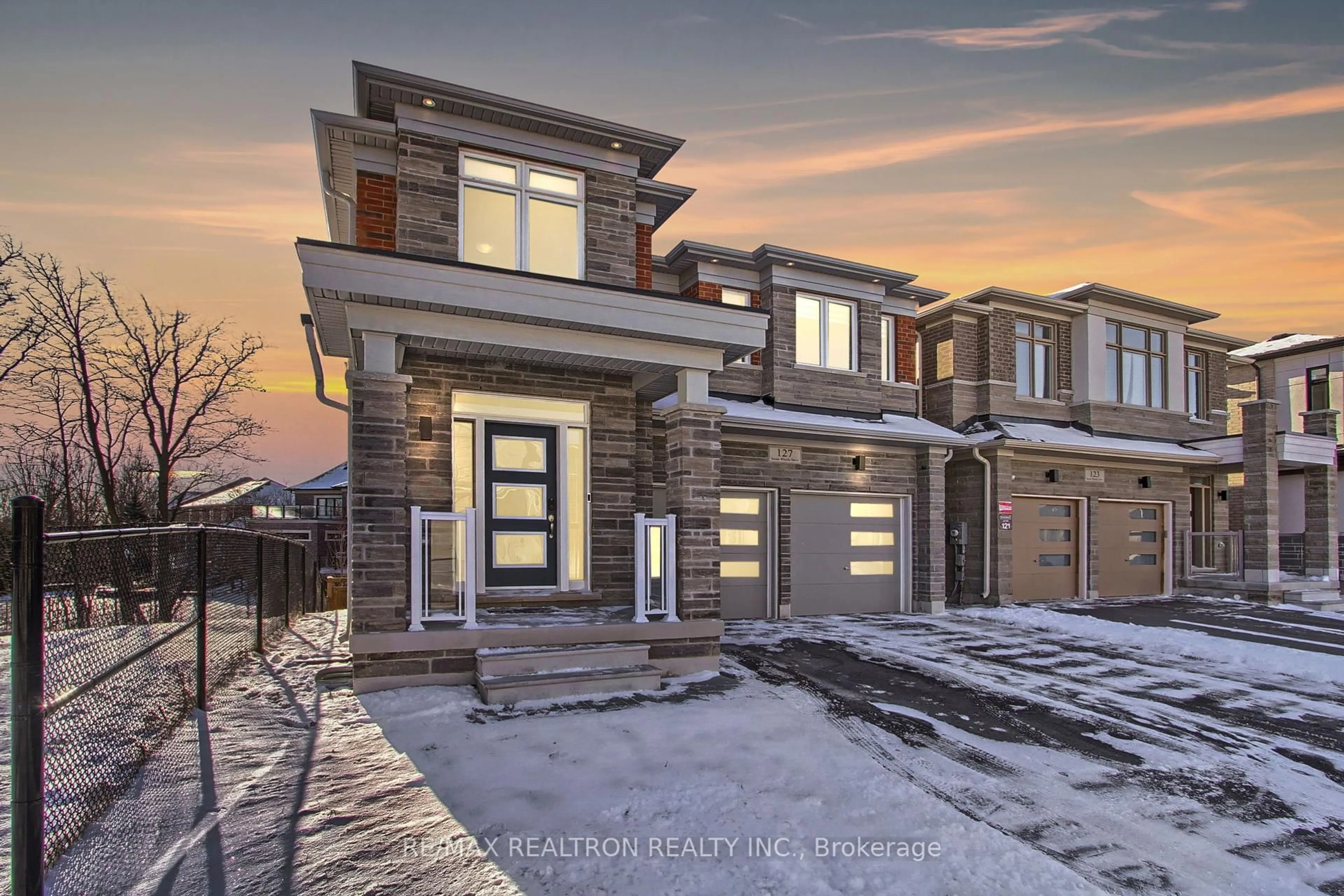 Home with brick exterior material, street for 127 Steam Whistle Dr, Whitchurch-Stouffville Ontario L4A 4X5