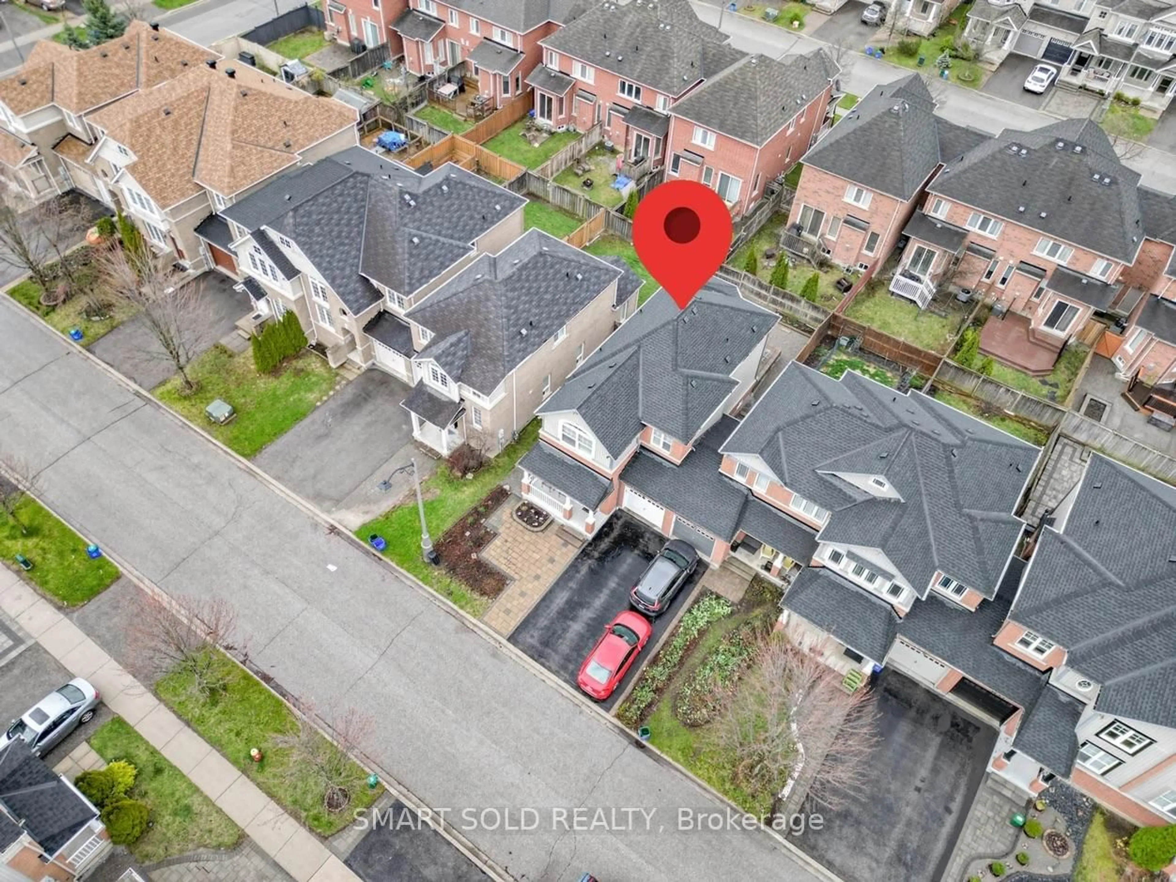 A pic from outside/outdoor area/front of a property/back of a property/a pic from drone, street for 15 Brumstead Dr, Richmond Hill Ontario L4E 0C5