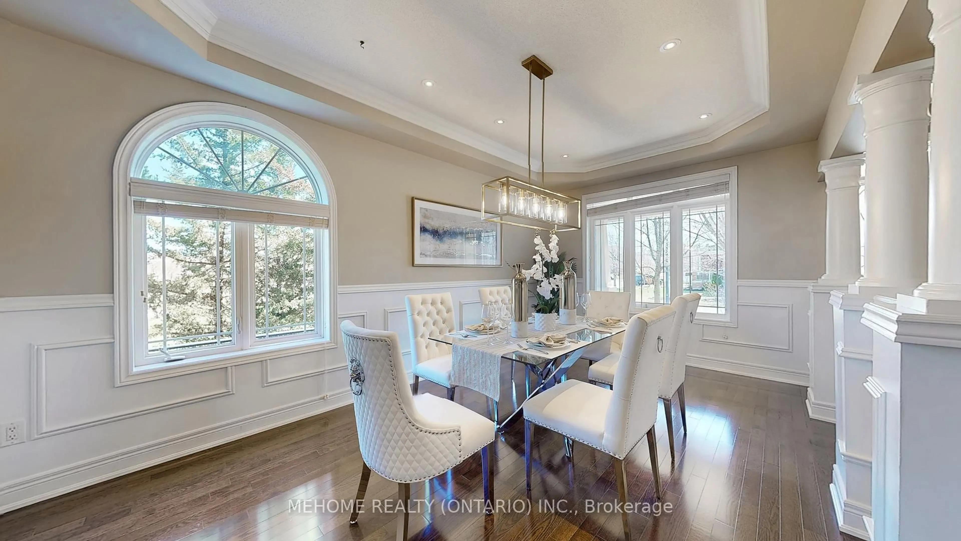 Dining room, wood/laminate floor for 1143 Quaker Tr, Newmarket Ontario L3X 3E2