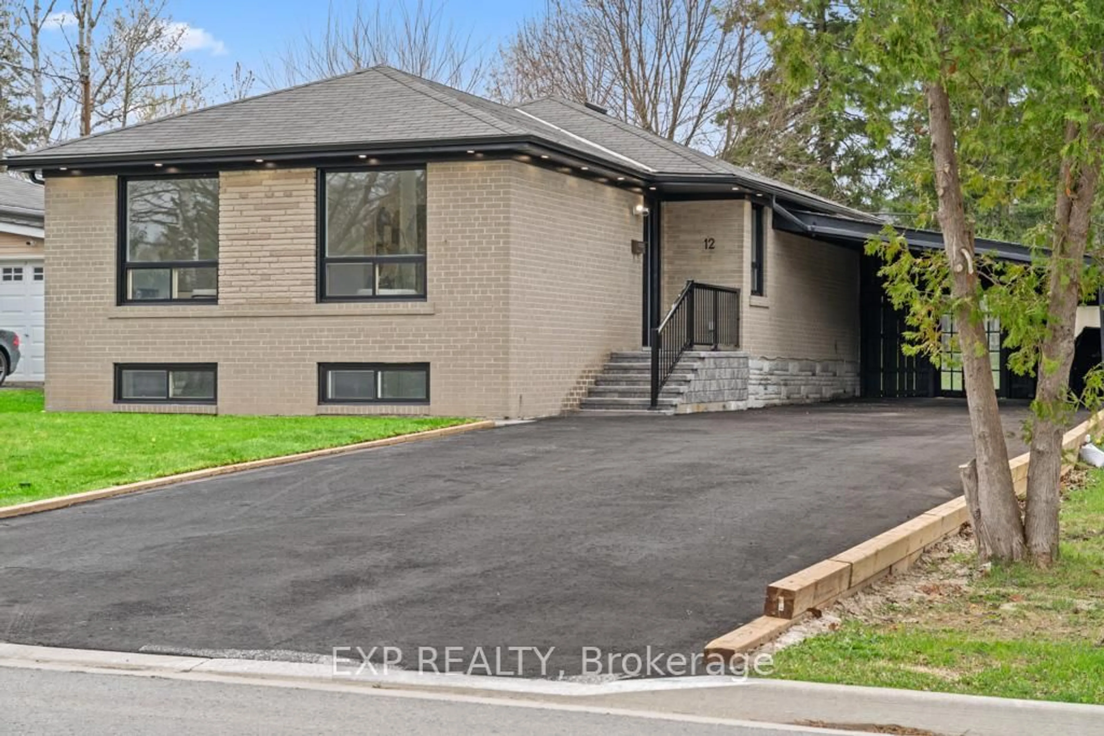 Home with vinyl exterior material, street for 12 Davidson Rd, Aurora Ontario L4G 2B1