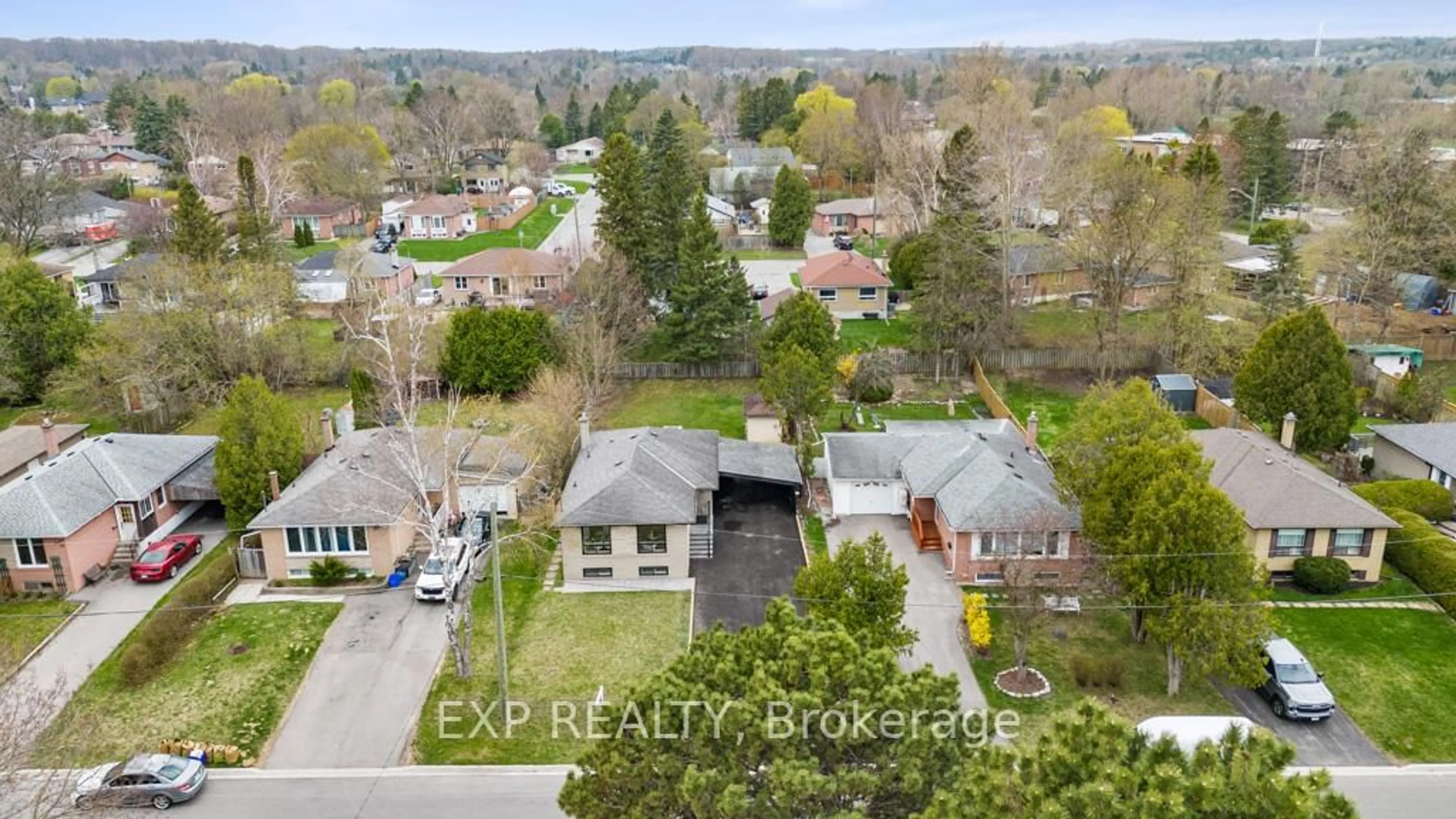 A pic from outside/outdoor area/front of a property/back of a property/a pic from drone, street for 12 Davidson Rd, Aurora Ontario L4G 2B1