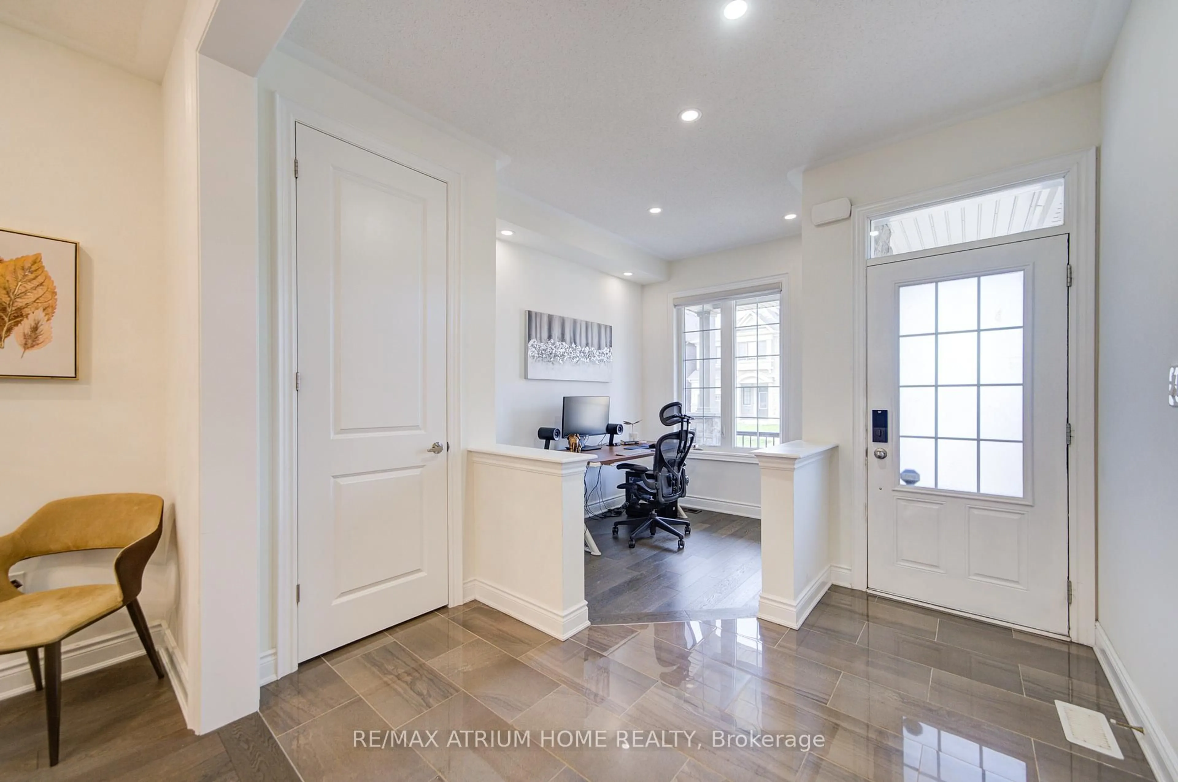 Indoor entryway for 81 Hartney Dr, Richmond Hill Ontario L4S 0J9
