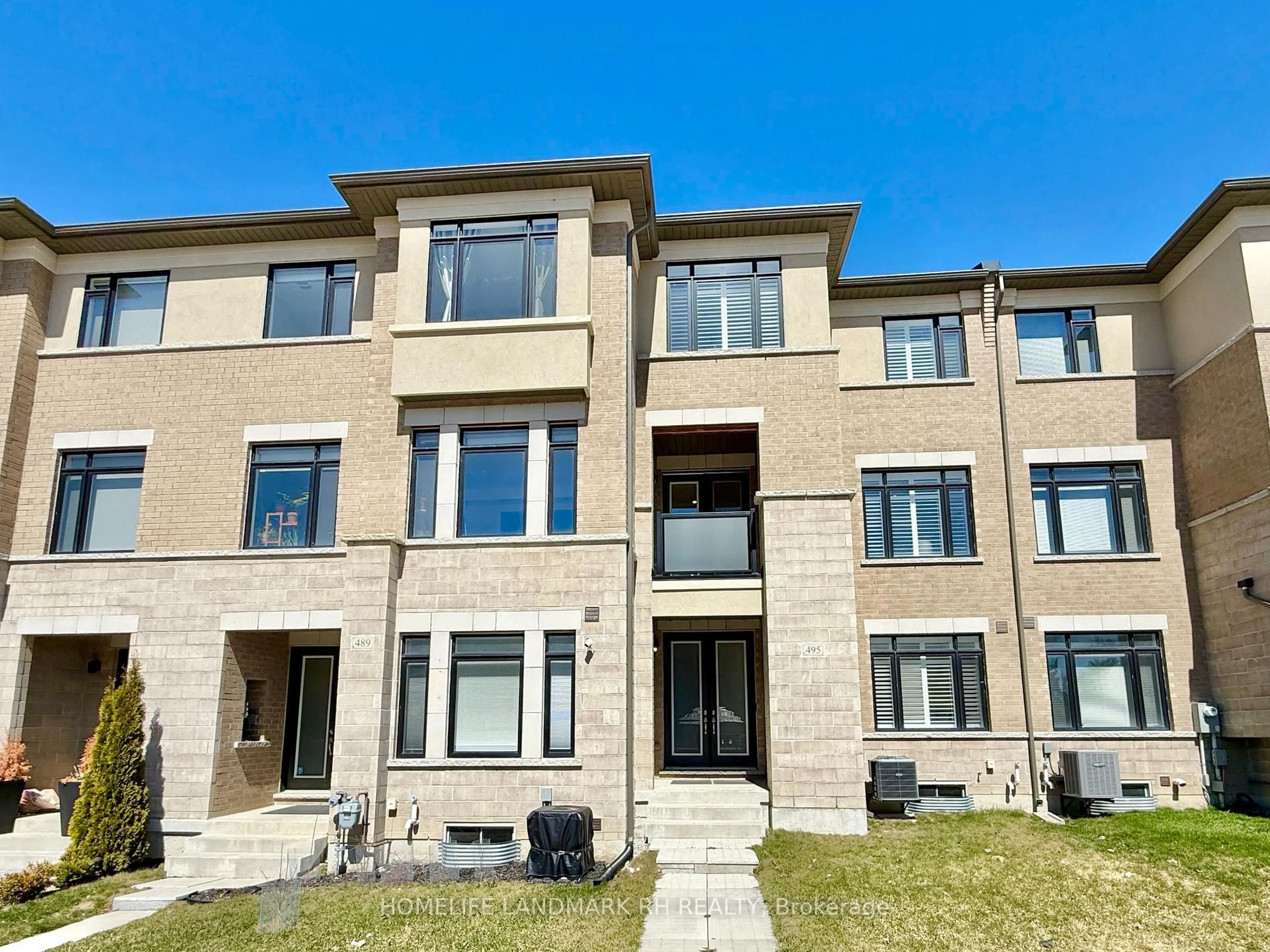 Home with brick exterior material, building for 495 William Graham Dr, Aurora Ontario L4G 0Z8
