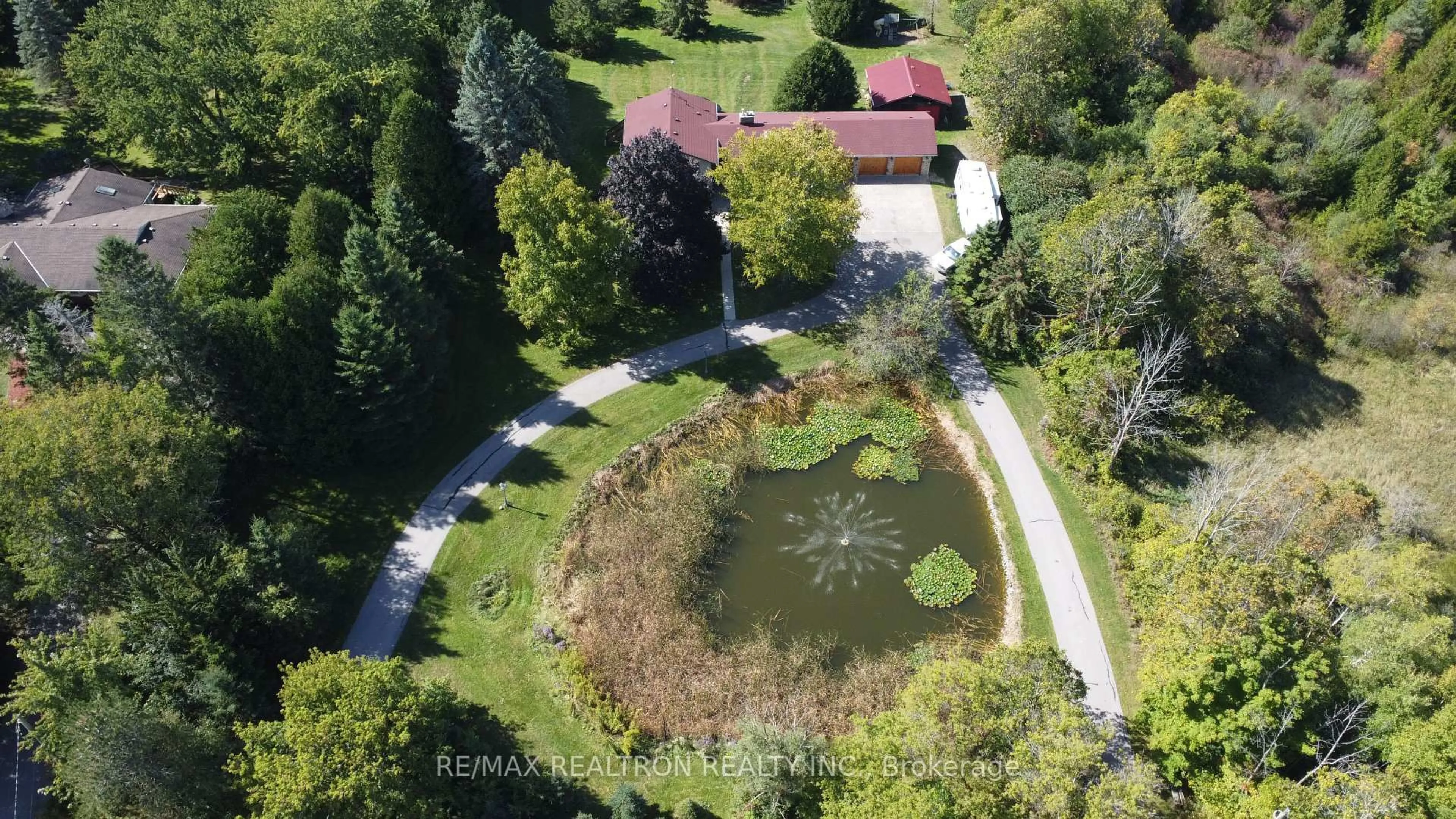 A pic from outside/outdoor area/front of a property/back of a property/a pic from drone, water/lake/river/ocean view for 20034 Second Concession Rd, East Gwillimbury Ontario L9N 1P5