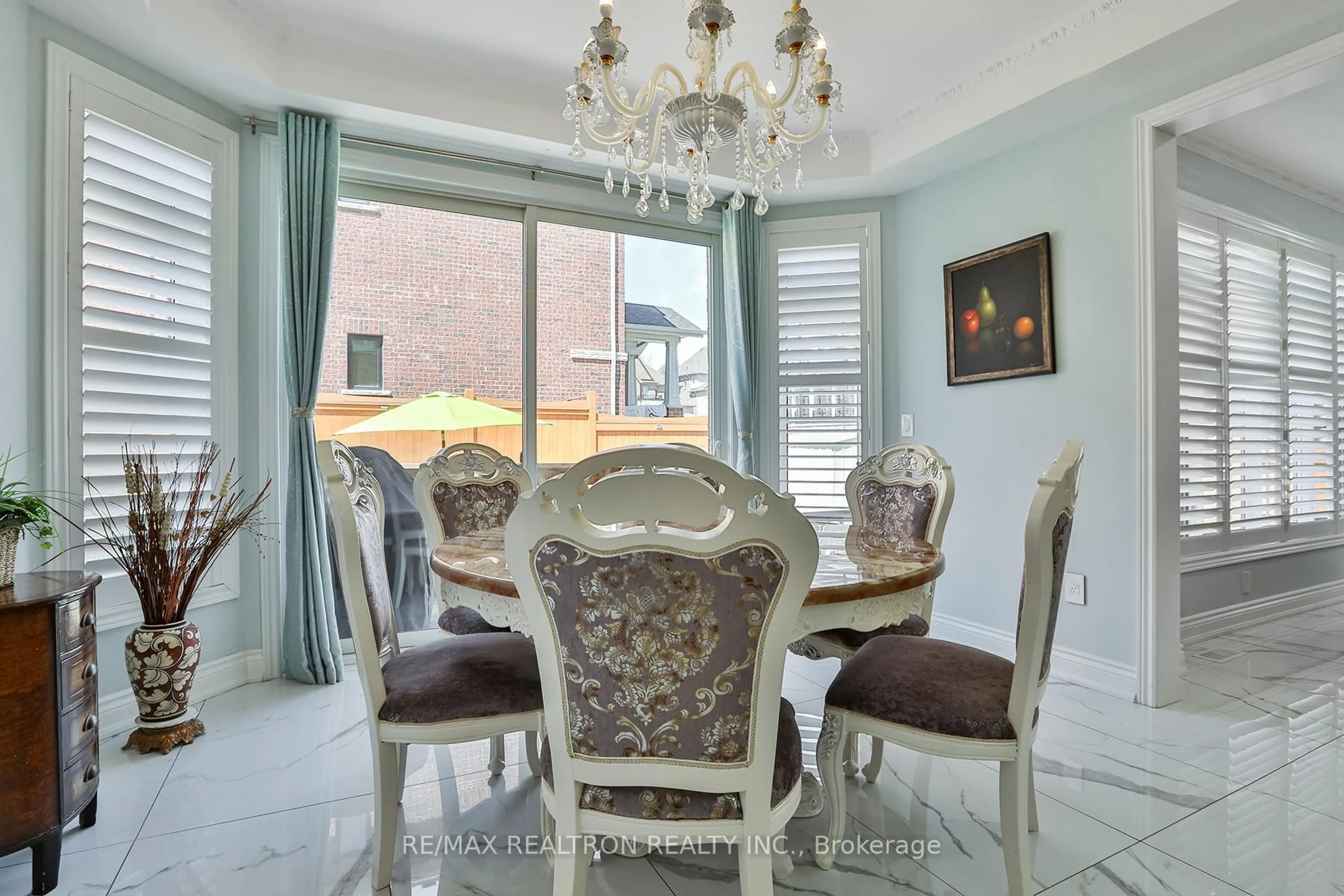 Dining room, ceramic/tile floor for 42 Manor Hampton St, East Gwillimbury Ontario L9N 0P9