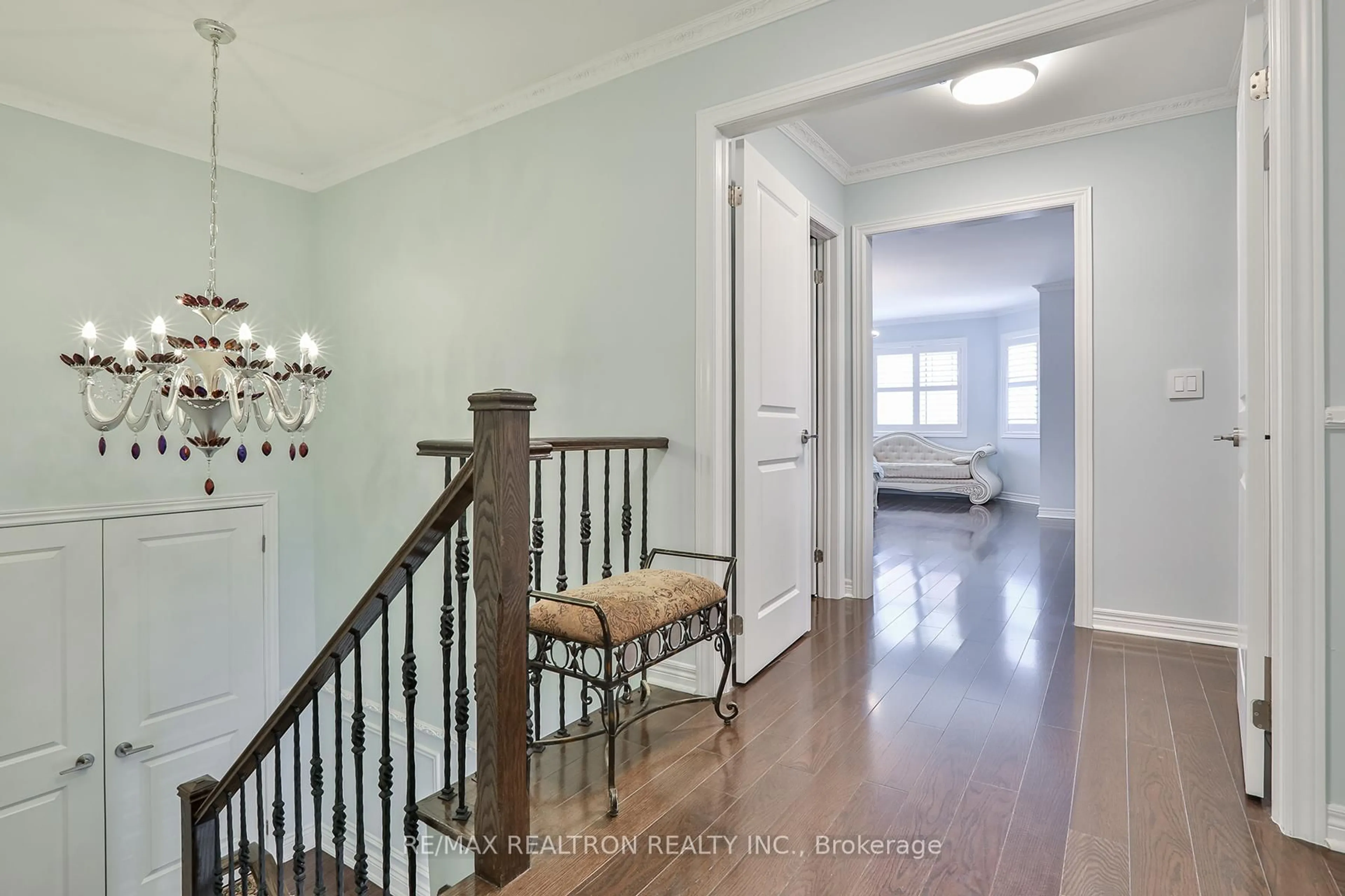 Indoor entryway for 42 Manor Hampton St, East Gwillimbury Ontario L9N 0P9