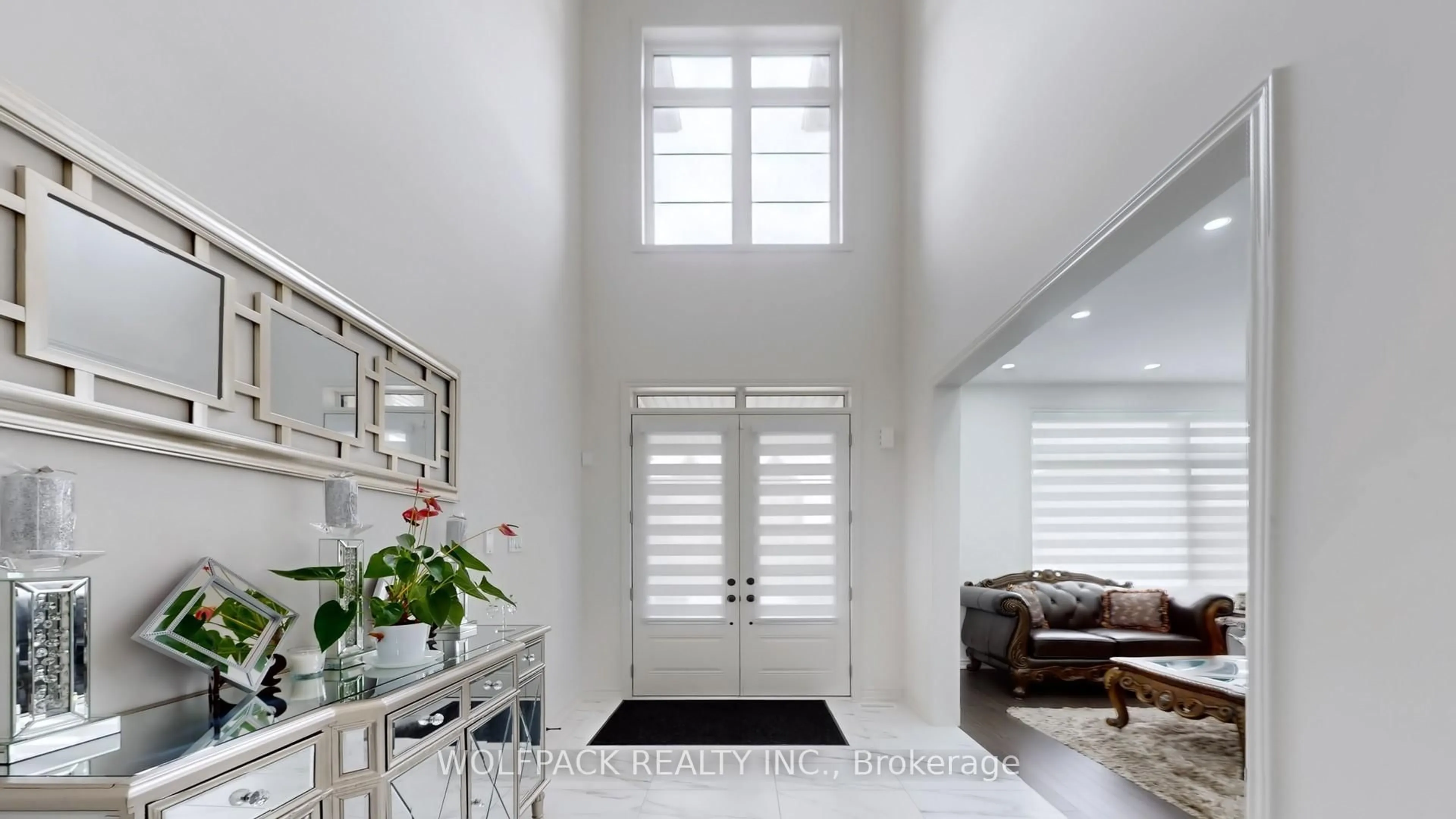 Indoor entryway for 6 Magnolia Ave, Adjala-Tosorontio Ontario L0G 1W0