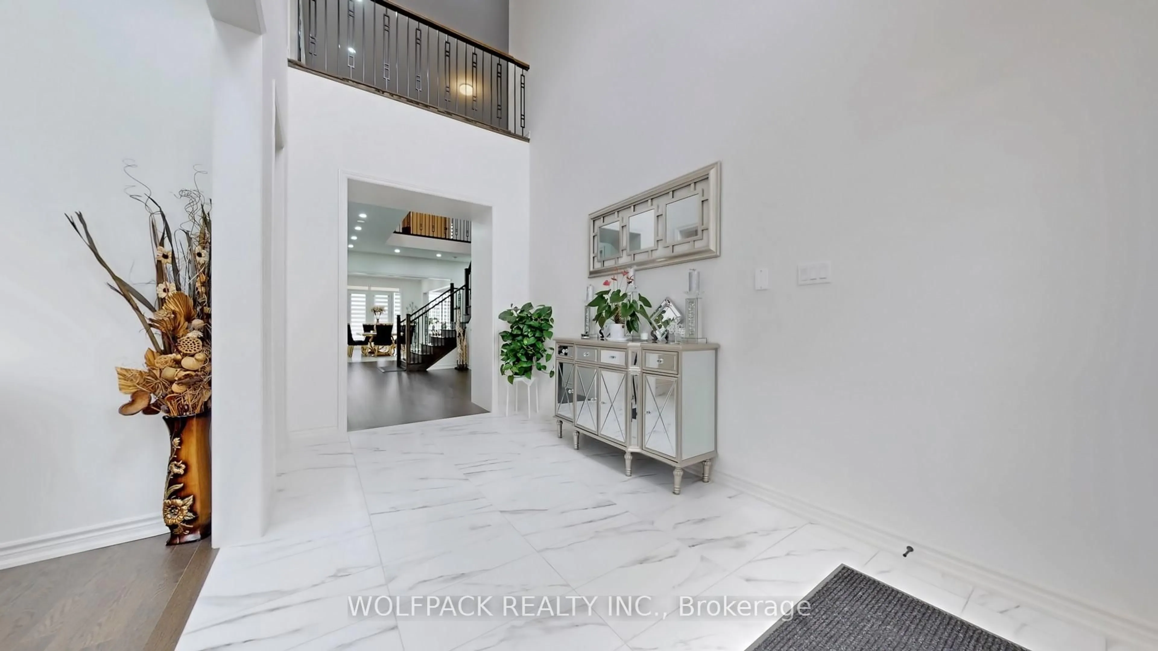 Indoor foyer for 6 Magnolia Ave, Adjala-Tosorontio Ontario L0G 1W0