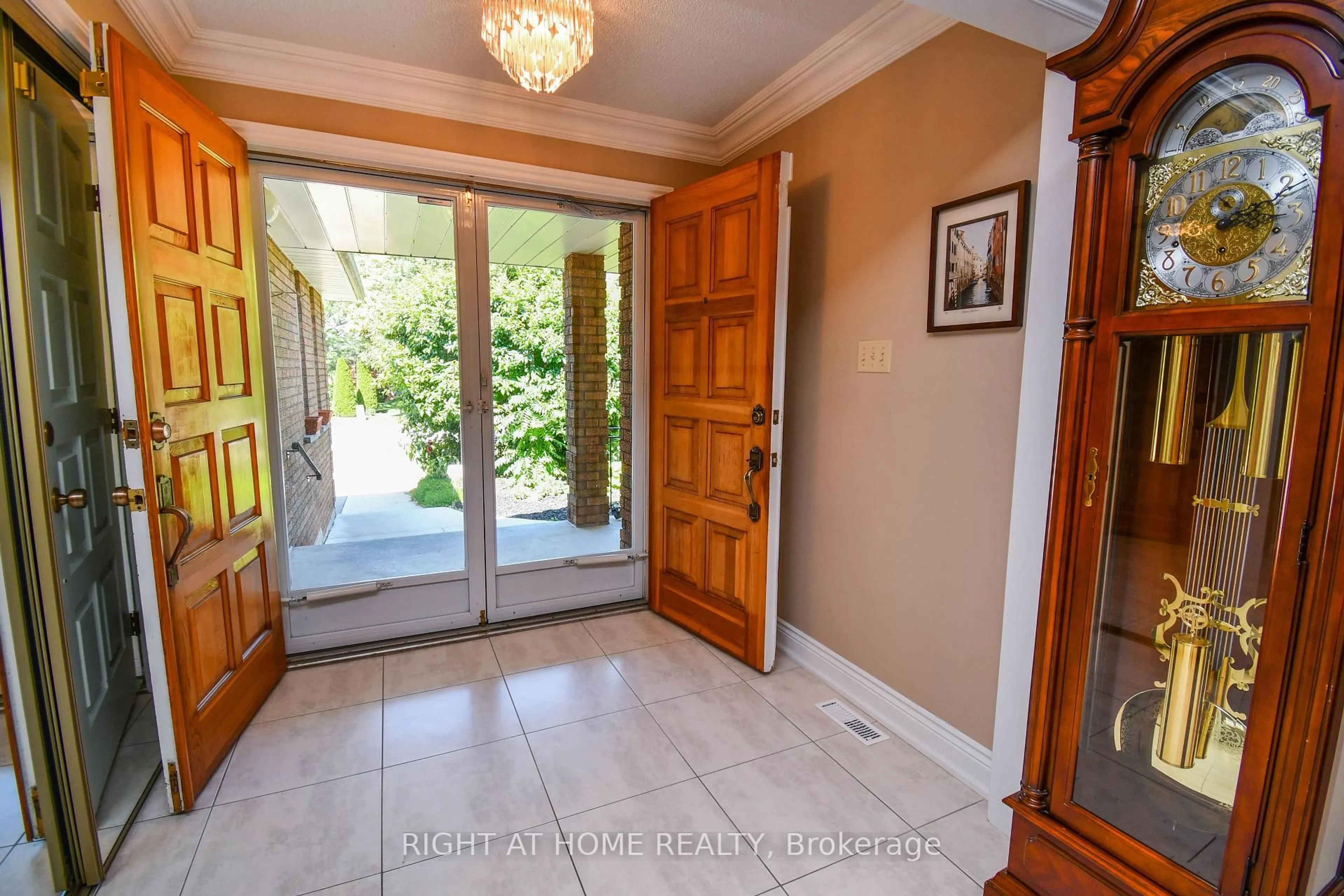 Indoor entryway for 75 Father Ermanno Cres, Vaughan Ontario L4L 7L9