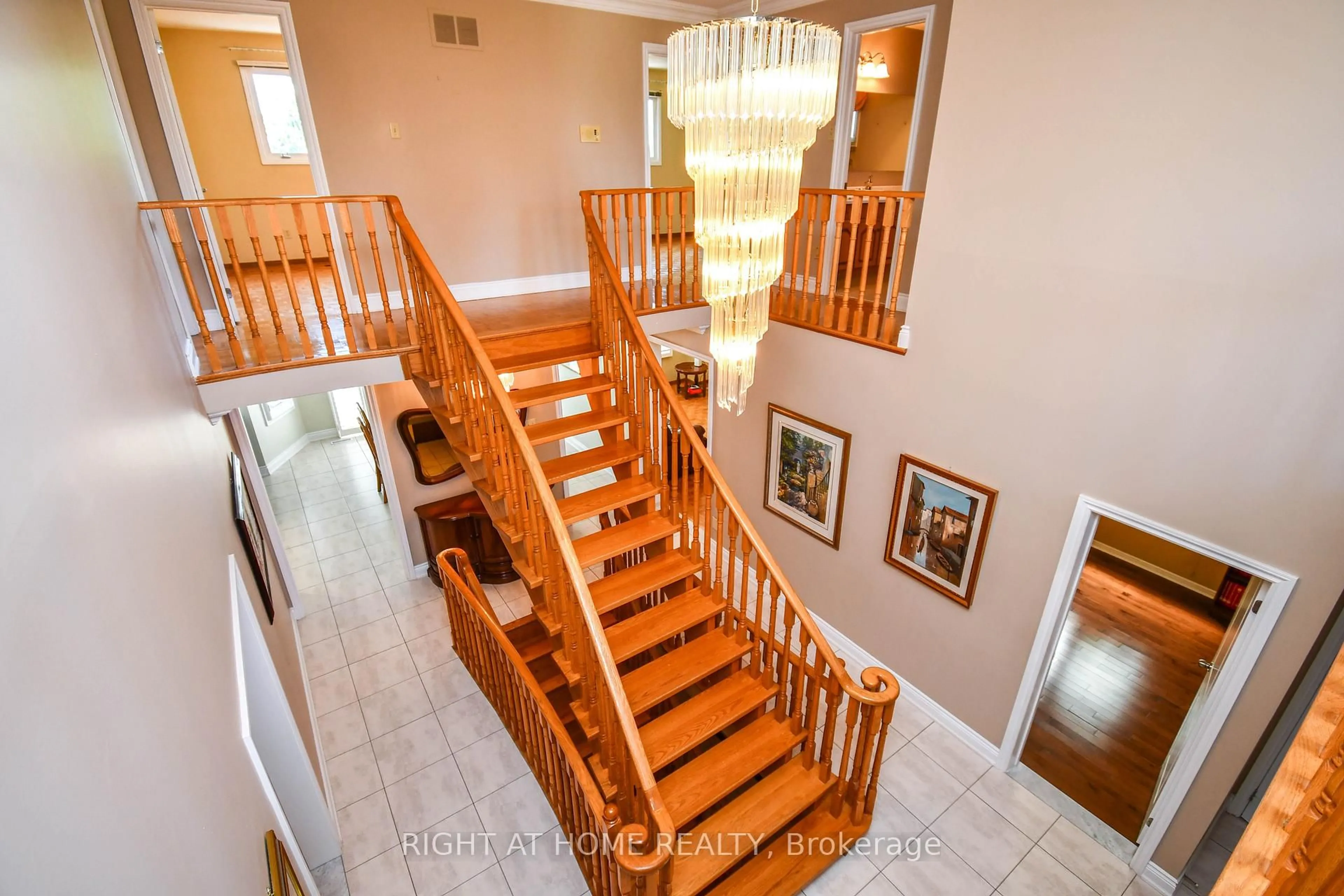 Indoor foyer for 75 Father Ermanno Cres, Vaughan Ontario L4L 7L9