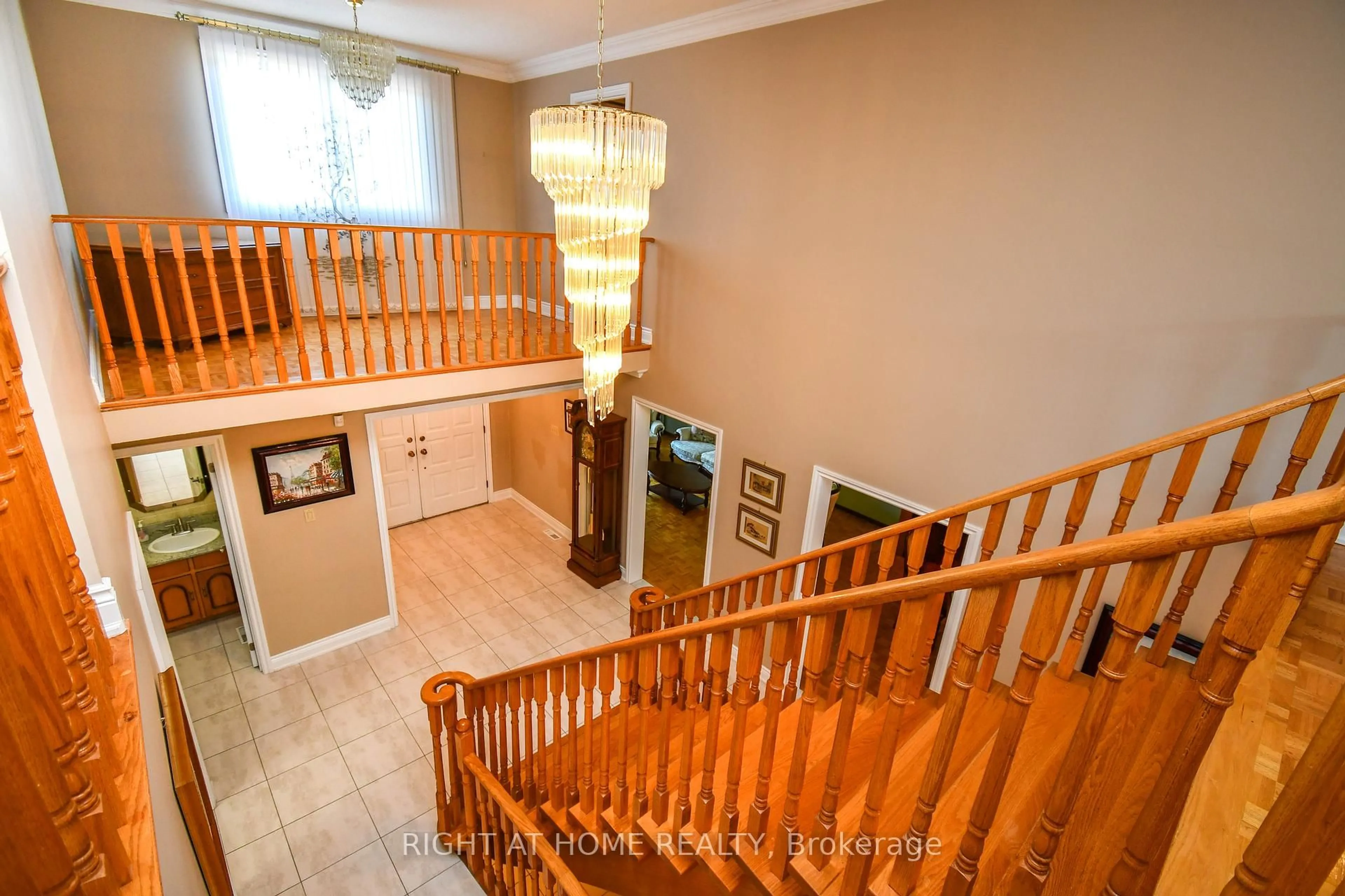 Indoor foyer for 75 Father Ermanno Cres, Vaughan Ontario L4L 7L9