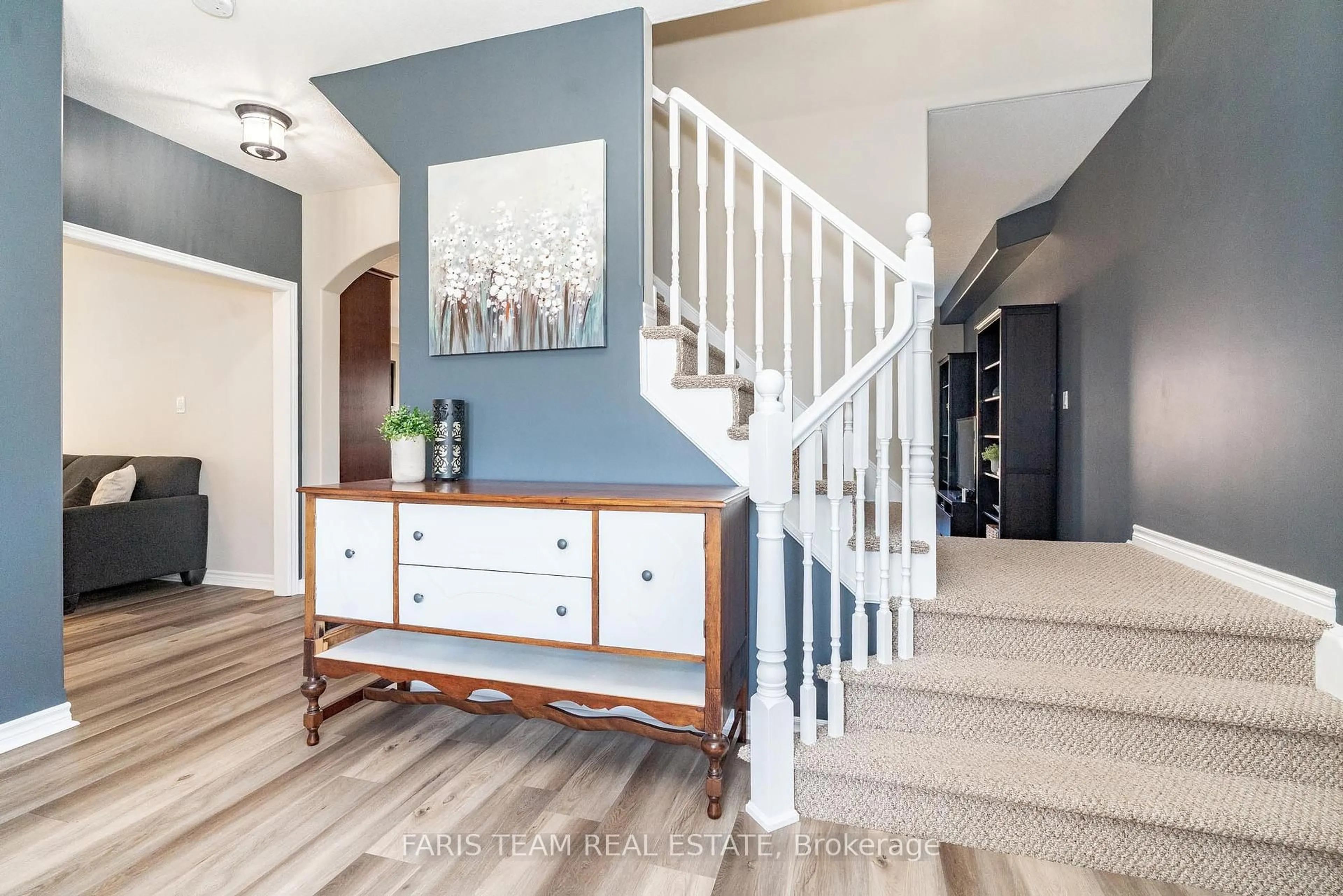 Indoor entryway for 106 Mike Hart Dr, Essa Ontario L3W 0P7