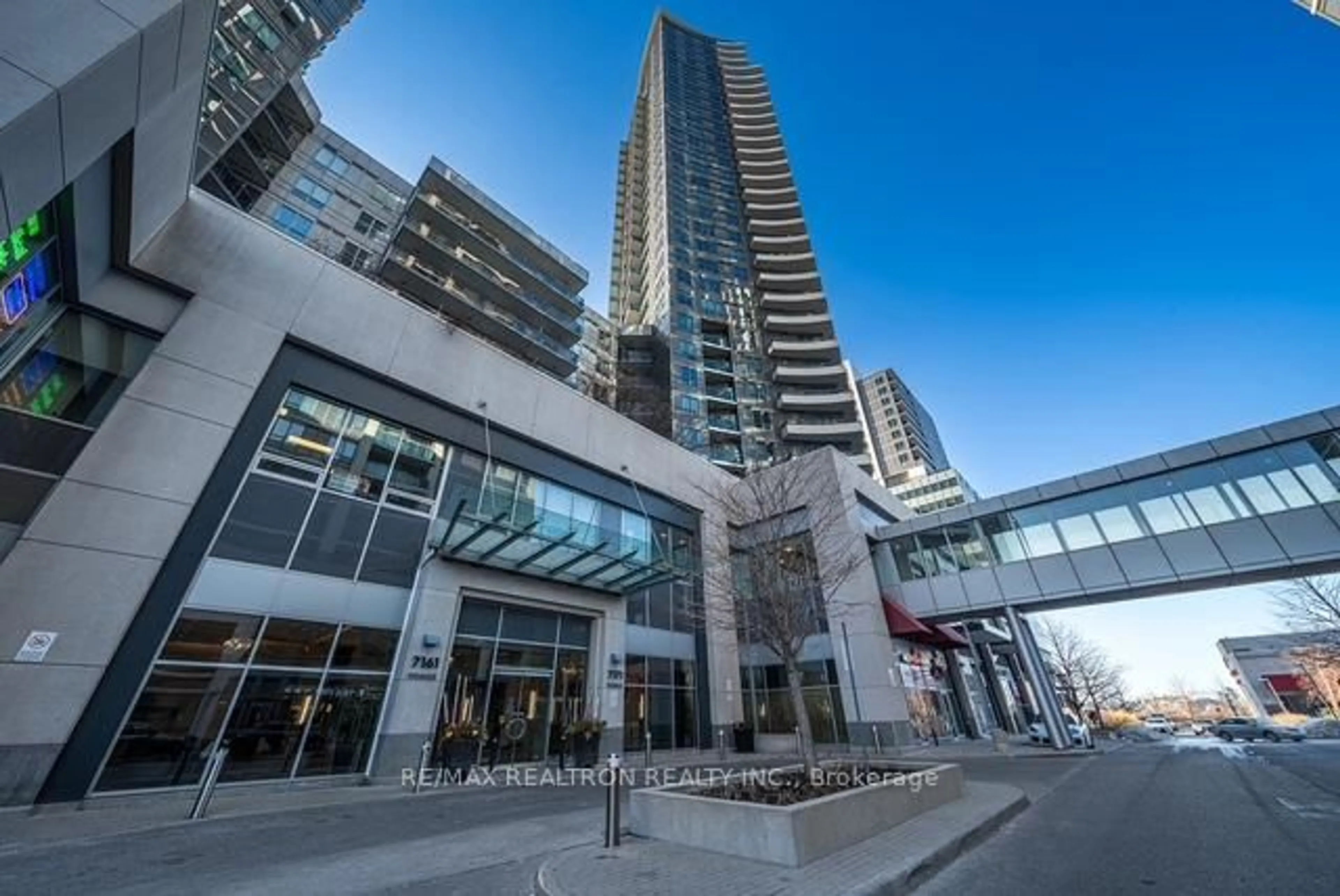 Indoor foyer for 7171 Yonge St #LPH305, Markham Ontario L3T 0C5
