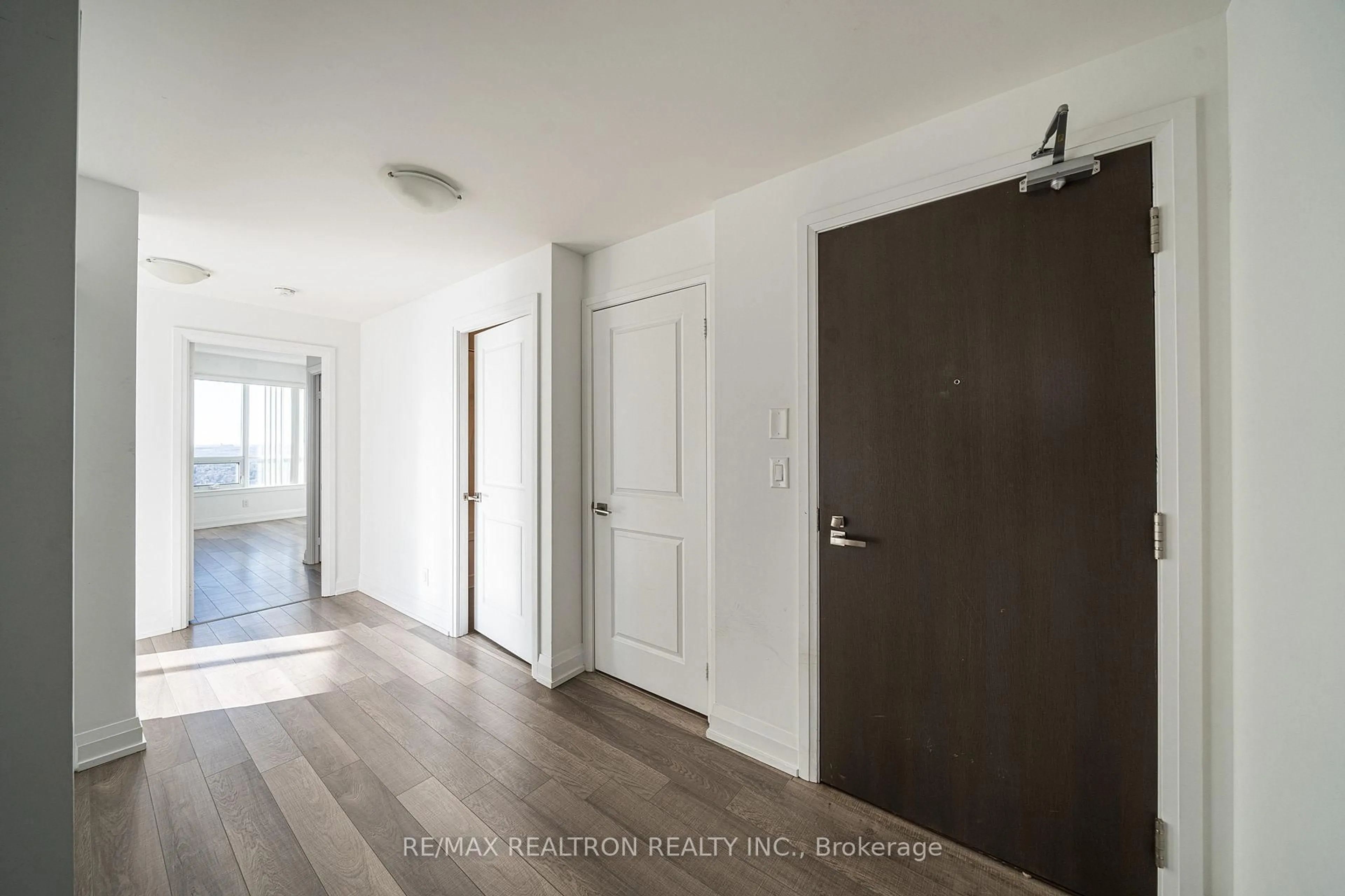 Indoor entryway for 7171 Yonge St #PH0305, Markham Ontario L3T 0C5