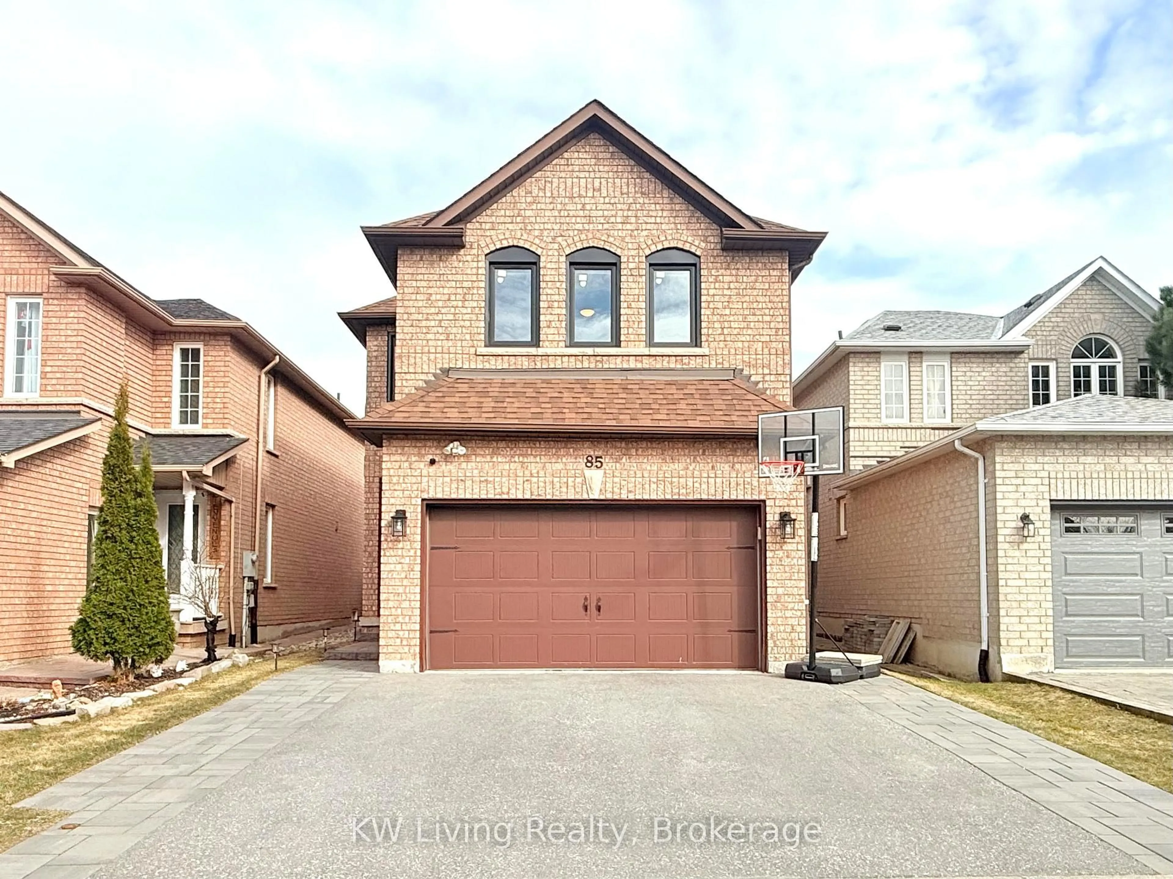 Home with brick exterior material, street for 85 Woodhaven Cres, Richmond Hill Ontario L4E 3T3