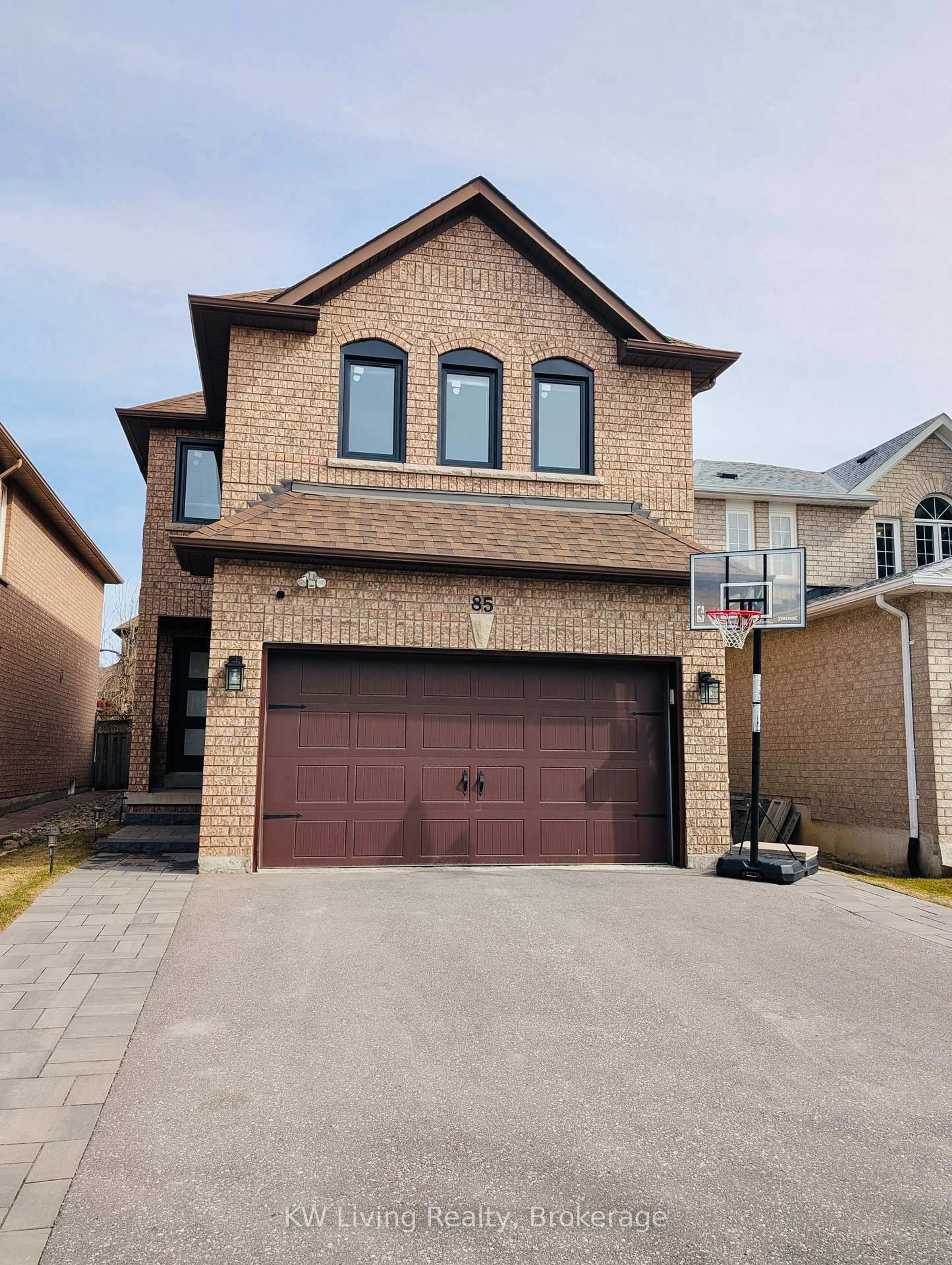 Home with brick exterior material, street for 85 Woodhaven Cres, Richmond Hill Ontario L4E 3T3