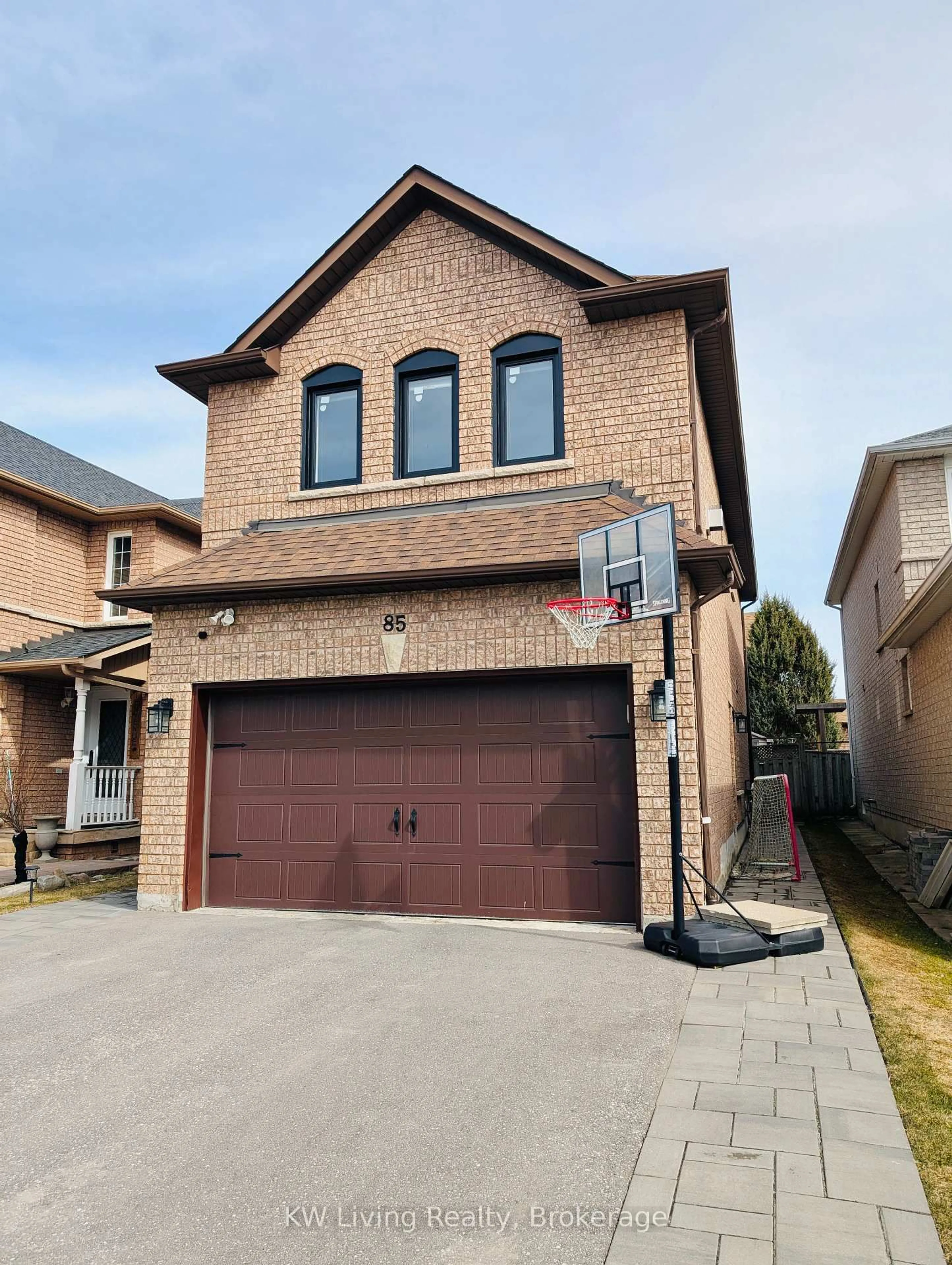 Home with brick exterior material, street for 85 Woodhaven Cres, Richmond Hill Ontario L4E 3T3