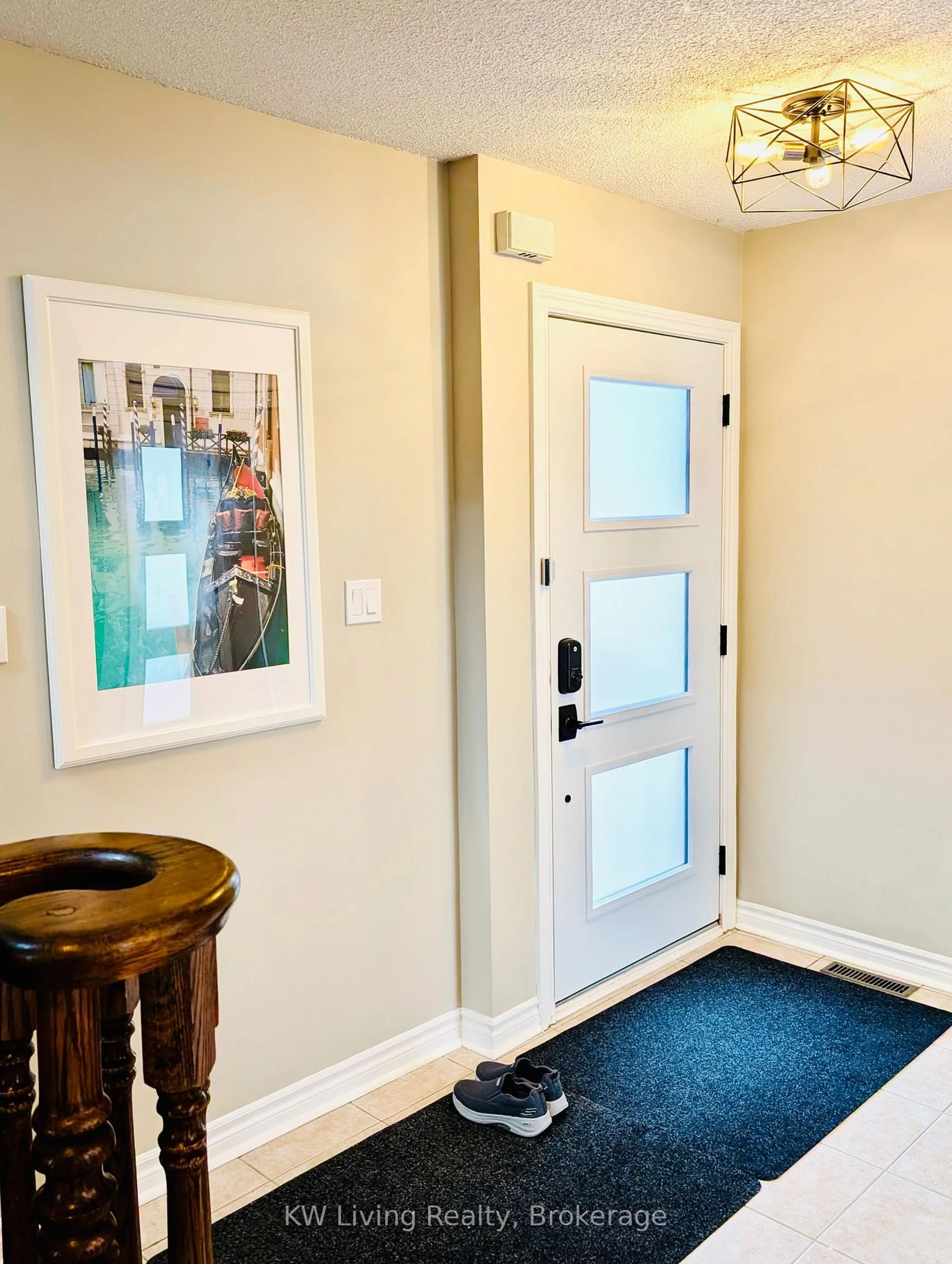 Indoor entryway for 85 Woodhaven Cres, Richmond Hill Ontario L4E 3T3