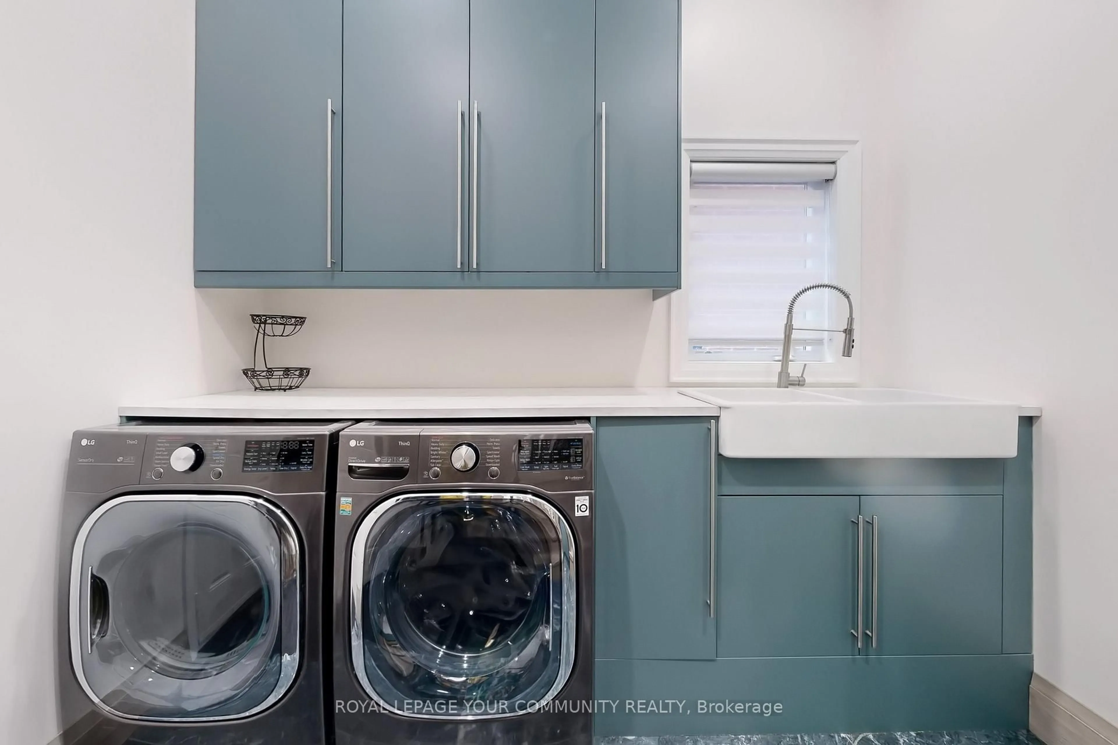 Laundry room for 1 Princess Isabella Crt, Vaughan Ontario L6A 4B3