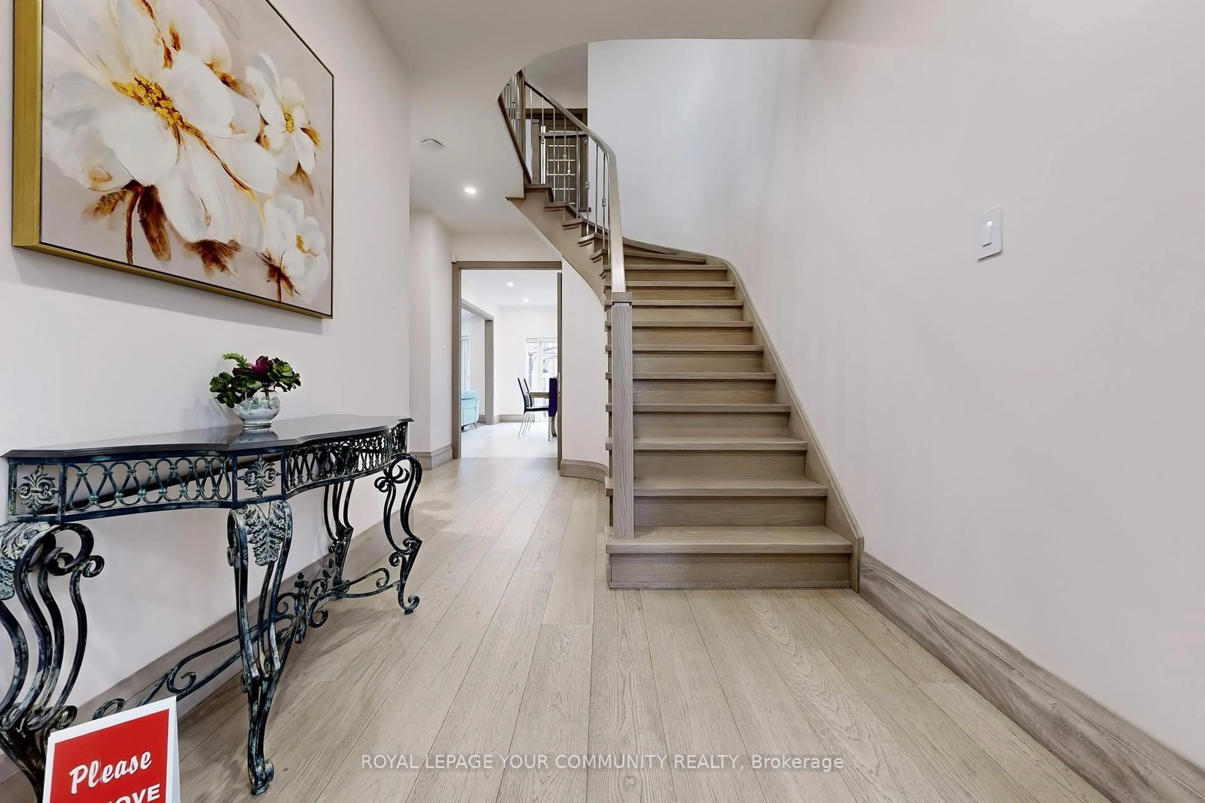 Indoor entryway for 1 Princess Isabella Crt, Vaughan Ontario L6A 4B3