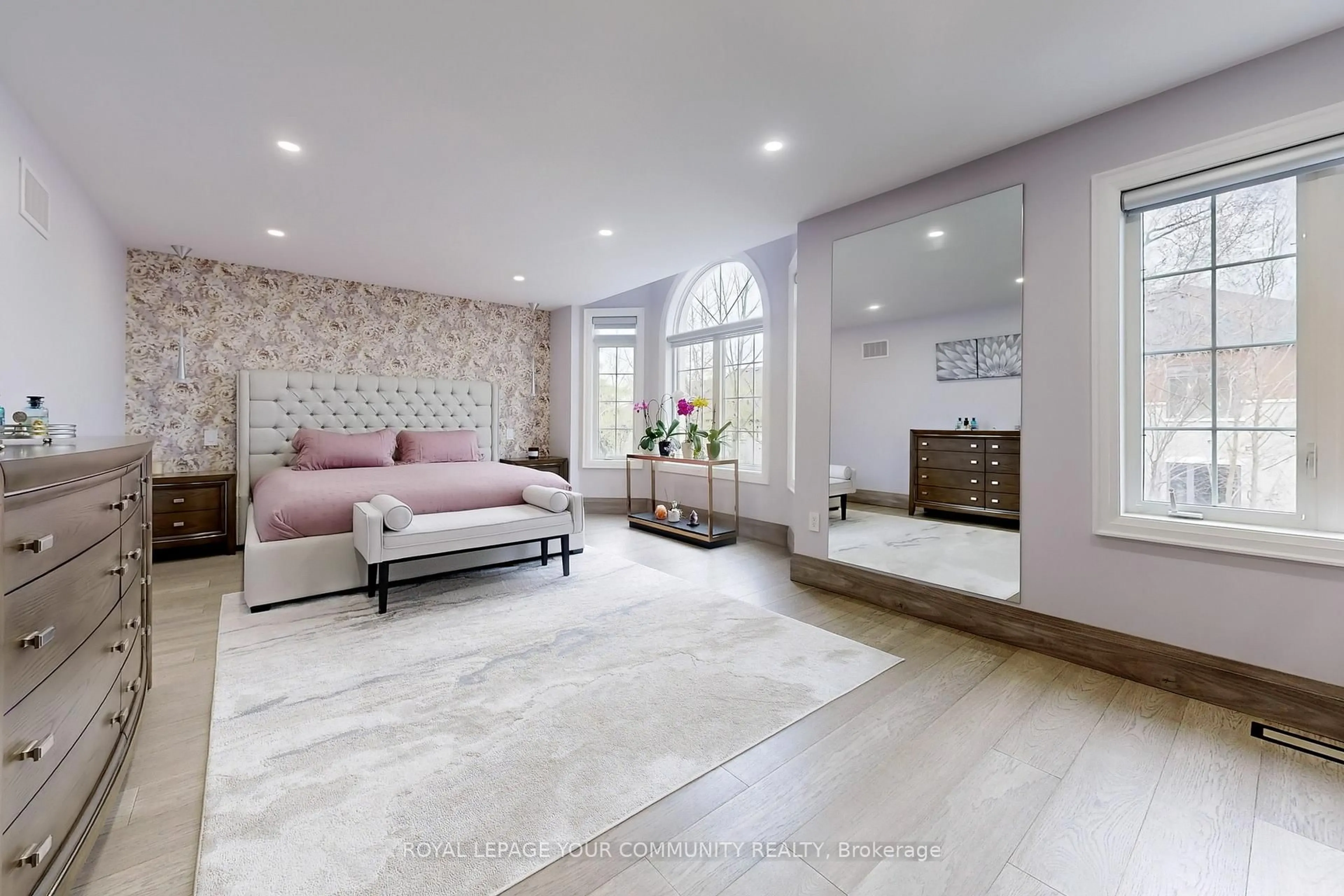 Living room with furniture, unknown for 1 Princess Isabella Crt, Vaughan Ontario L6A 4B3