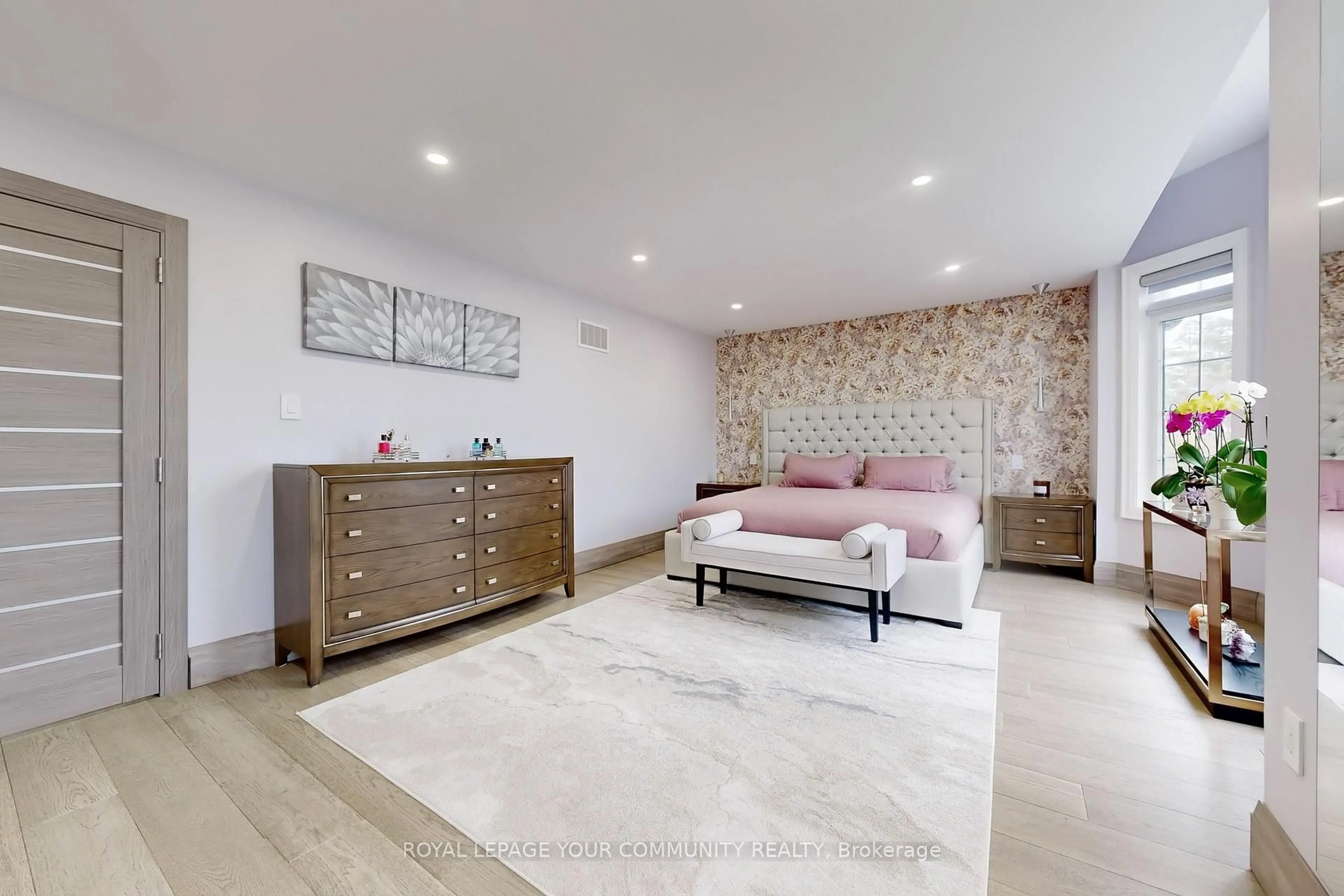 Living room with furniture, unknown for 1 Princess Isabella Crt, Vaughan Ontario L6A 4B3