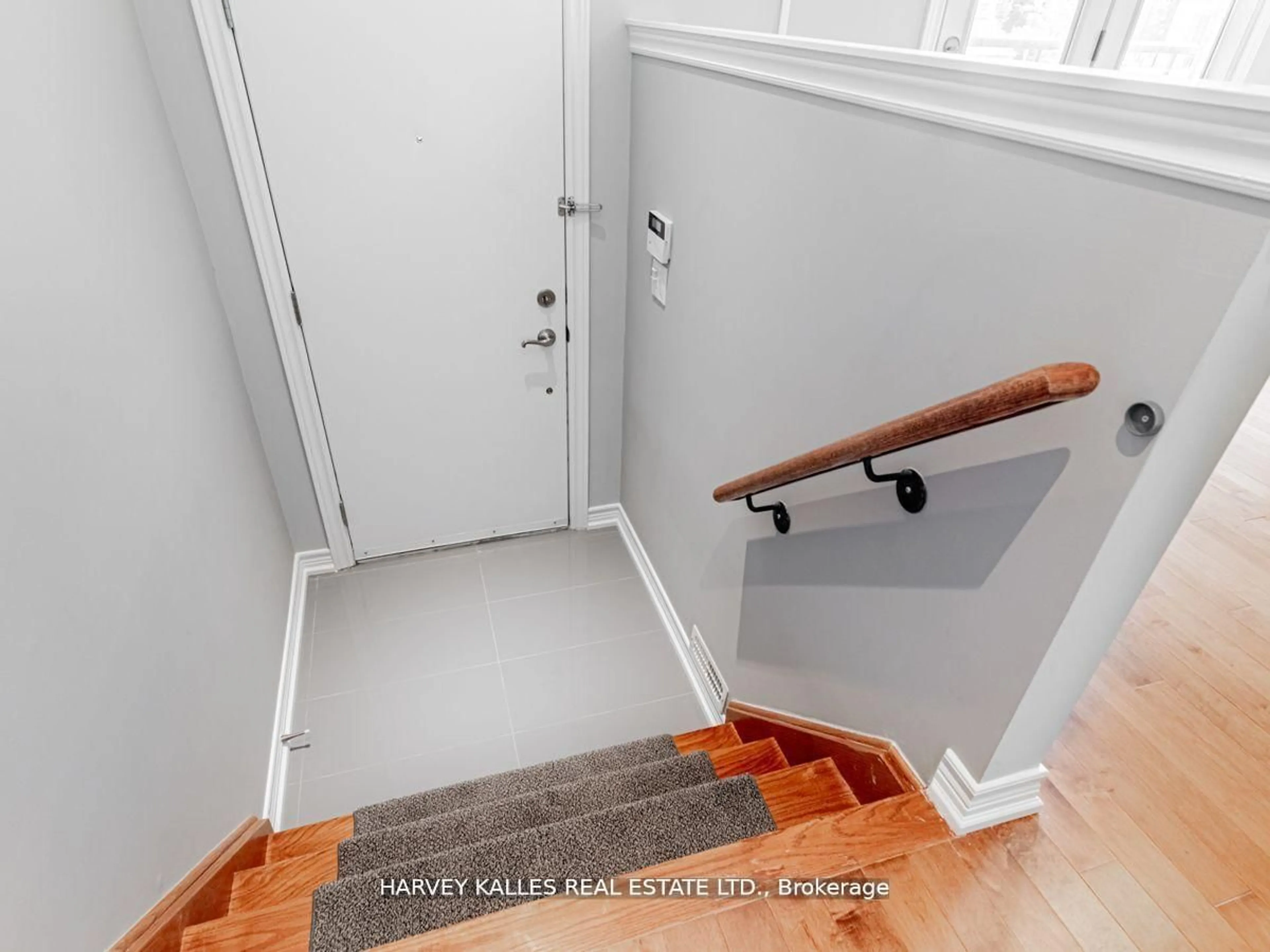 Indoor entryway for 9133 Bayview Ave #TH 87, Richmond Hill Ontario L4B 4V6