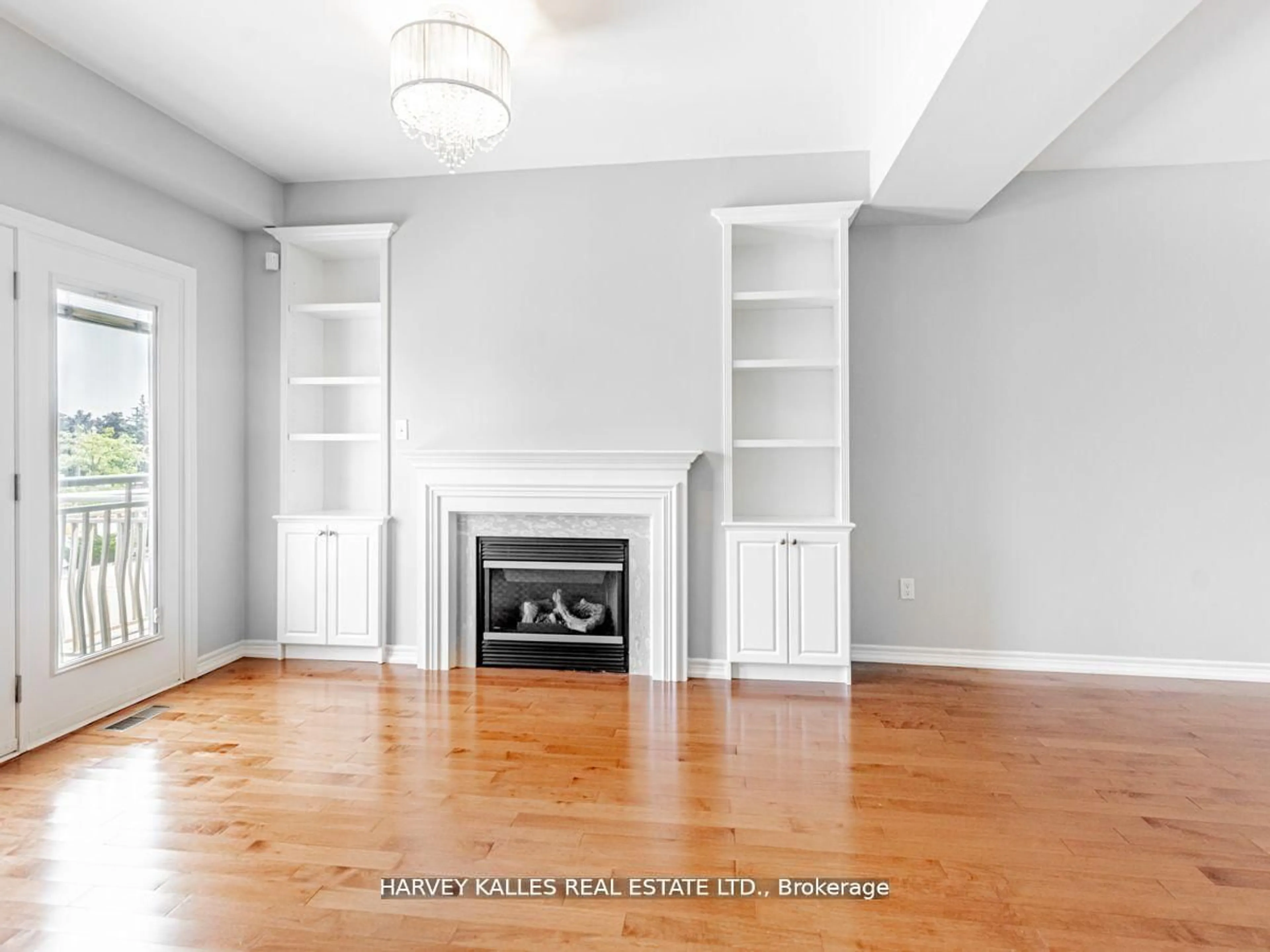 Living room with furniture, unknown for 9133 Bayview Ave #TH 87, Richmond Hill Ontario L4B 4V6