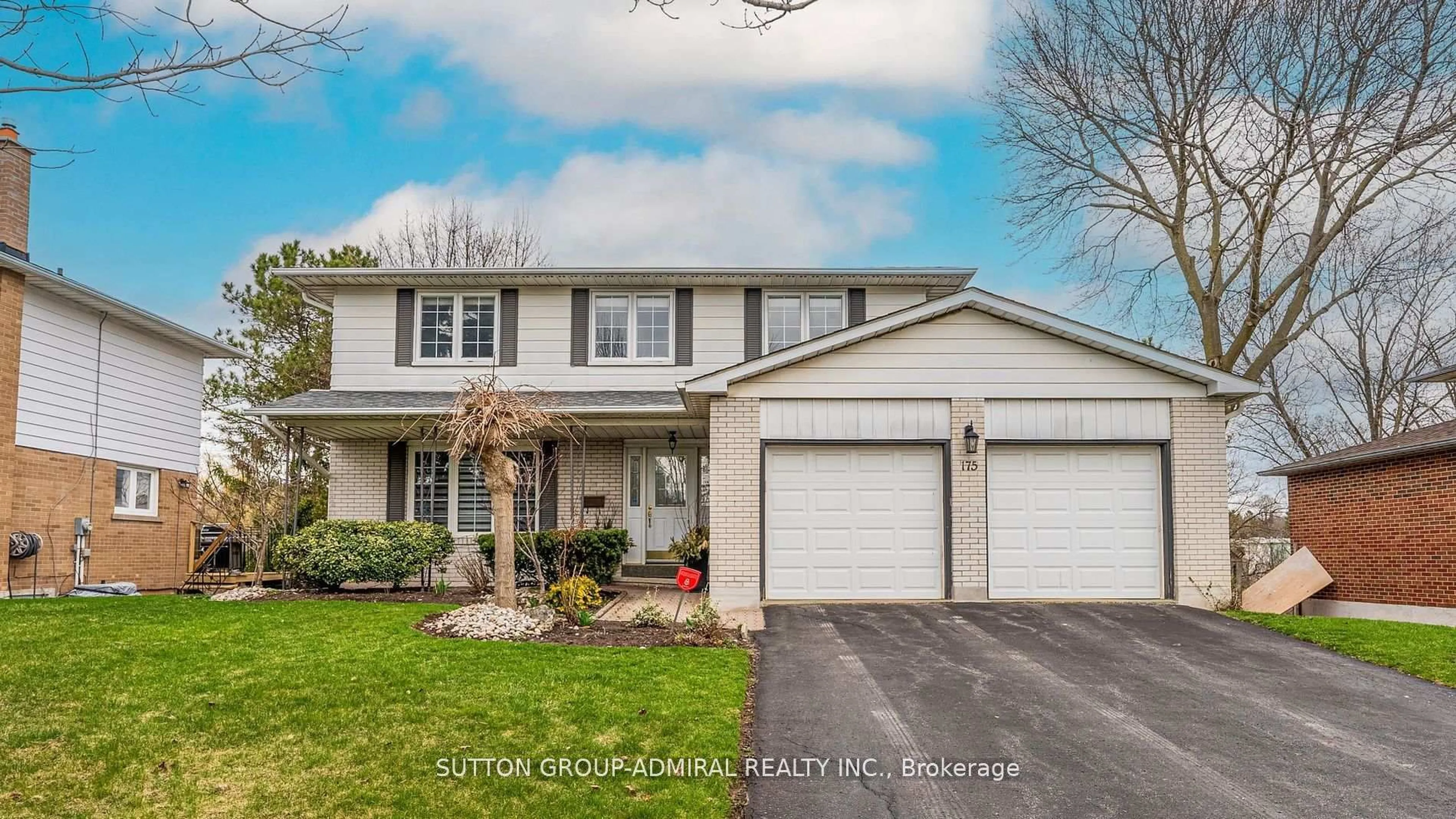 Home with vinyl exterior material, street for 175 Bay Thorn Dr, Markham Ontario L3T 3V2