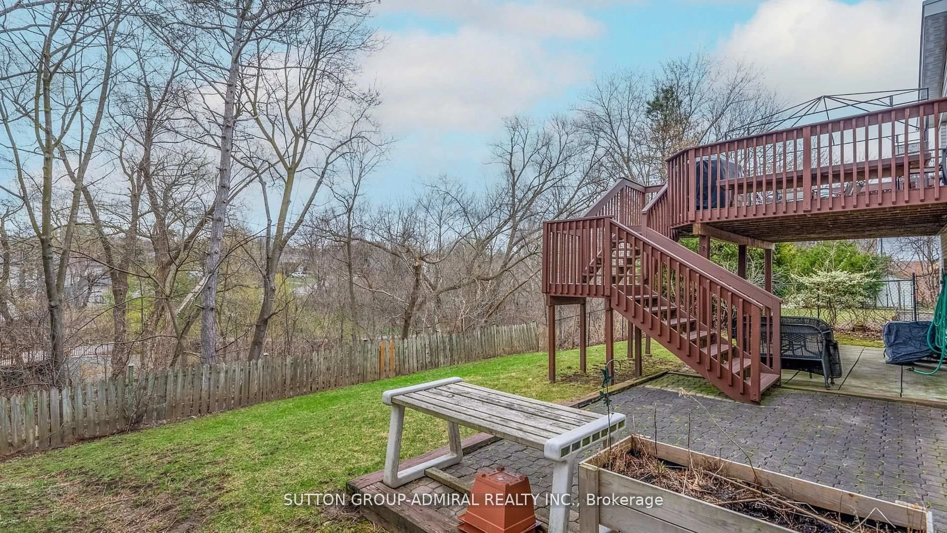 A pic from outside/outdoor area/front of a property/back of a property/a pic from drone, water/lake/river/ocean view for 175 Bay Thorn Dr, Markham Ontario L3T 3V2