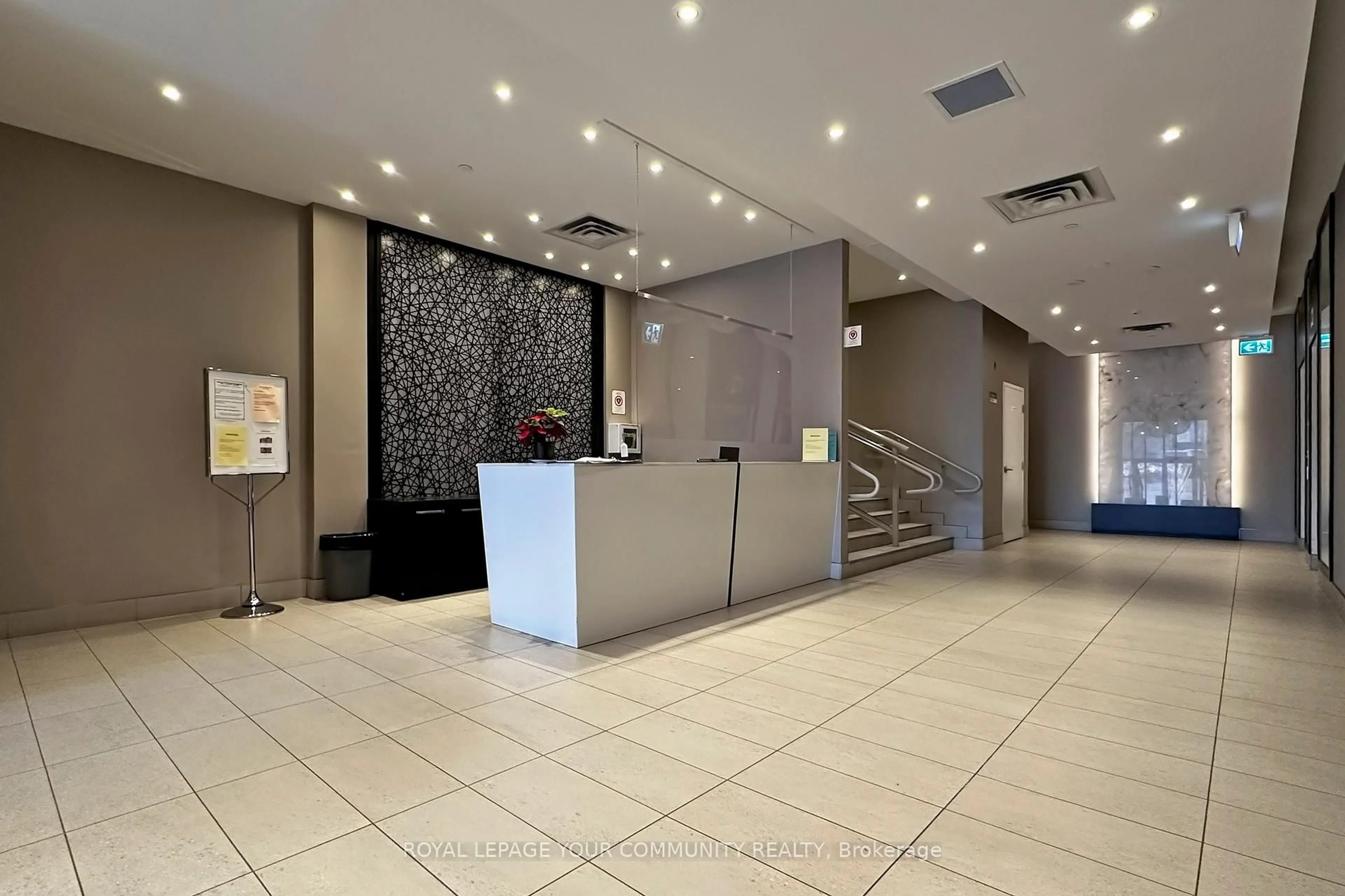Lobby for 15277 Yonge St #702B, Aurora Ontario L4G 1Y3