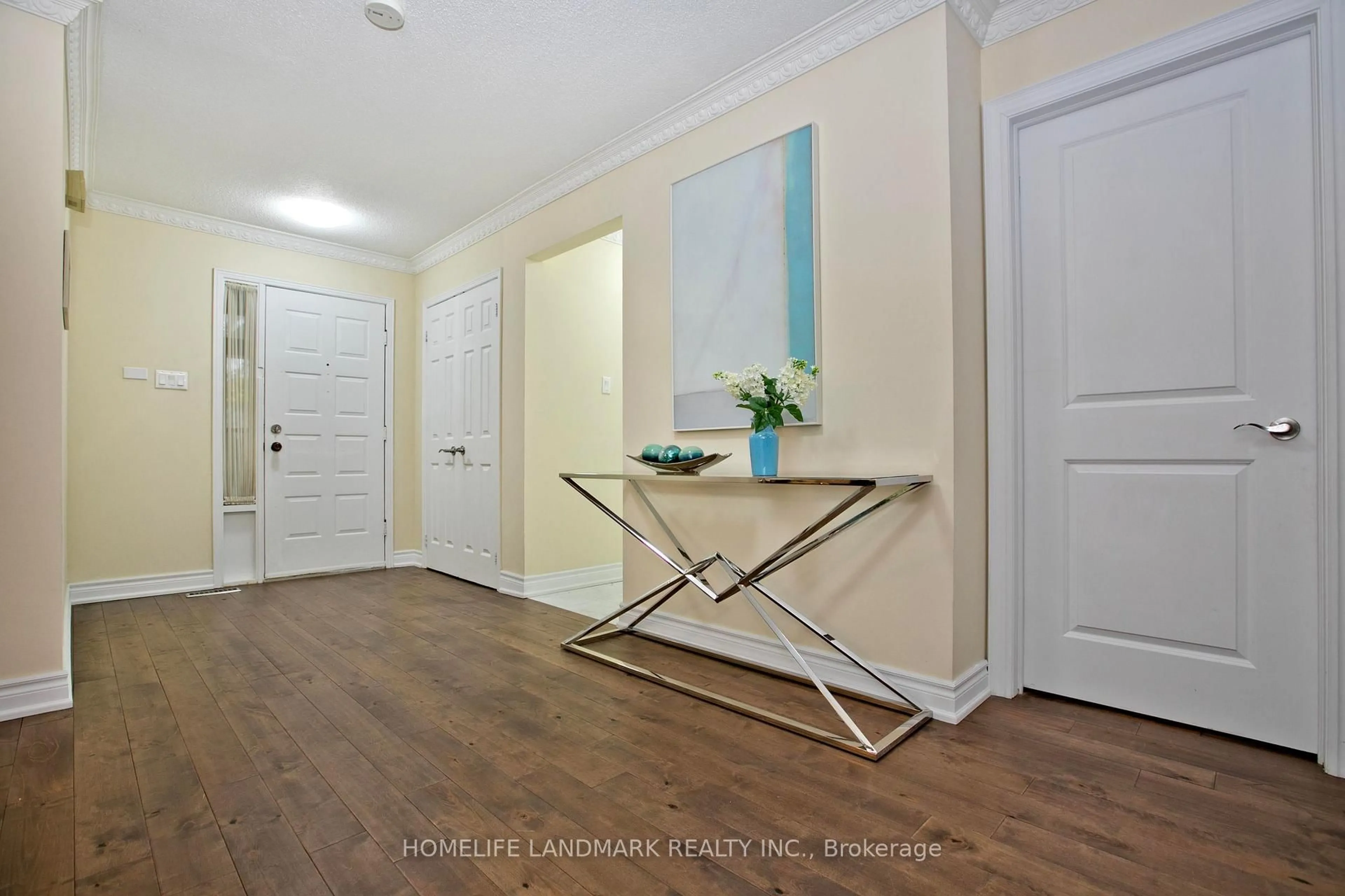 Indoor entryway for 124 Carrington Dr, Richmond Hill Ontario L4C 7Y9