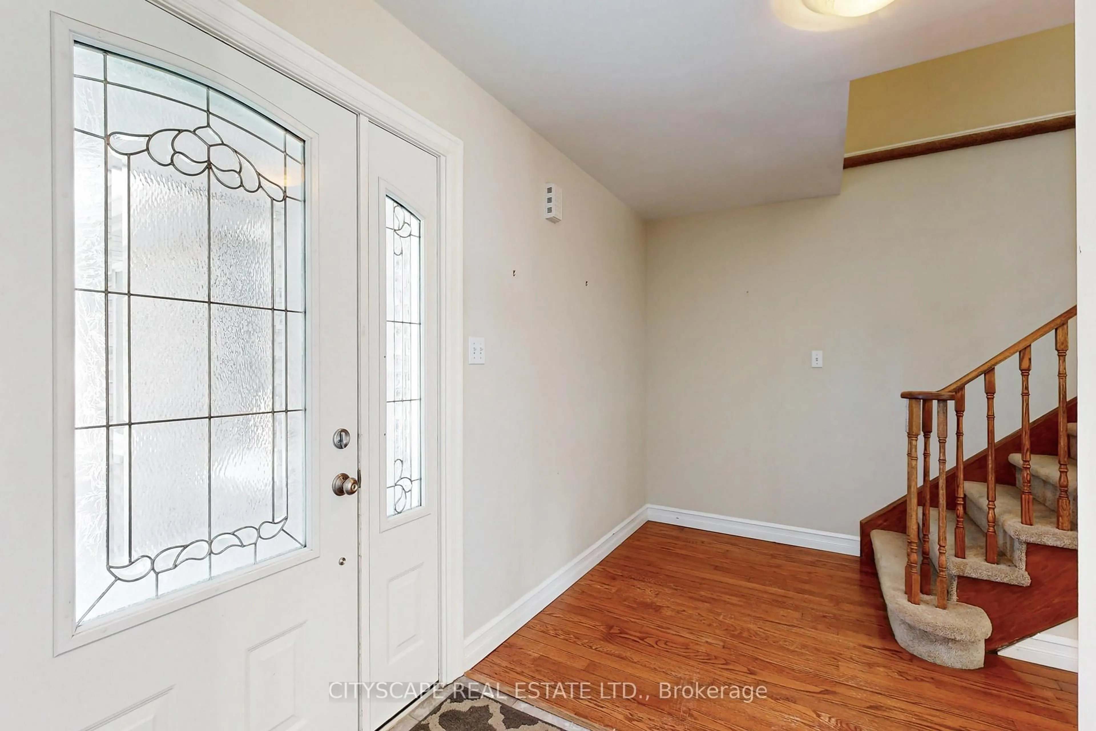 Indoor entryway for 65 Riverglen Dr, Georgina Ontario L4P 3K7