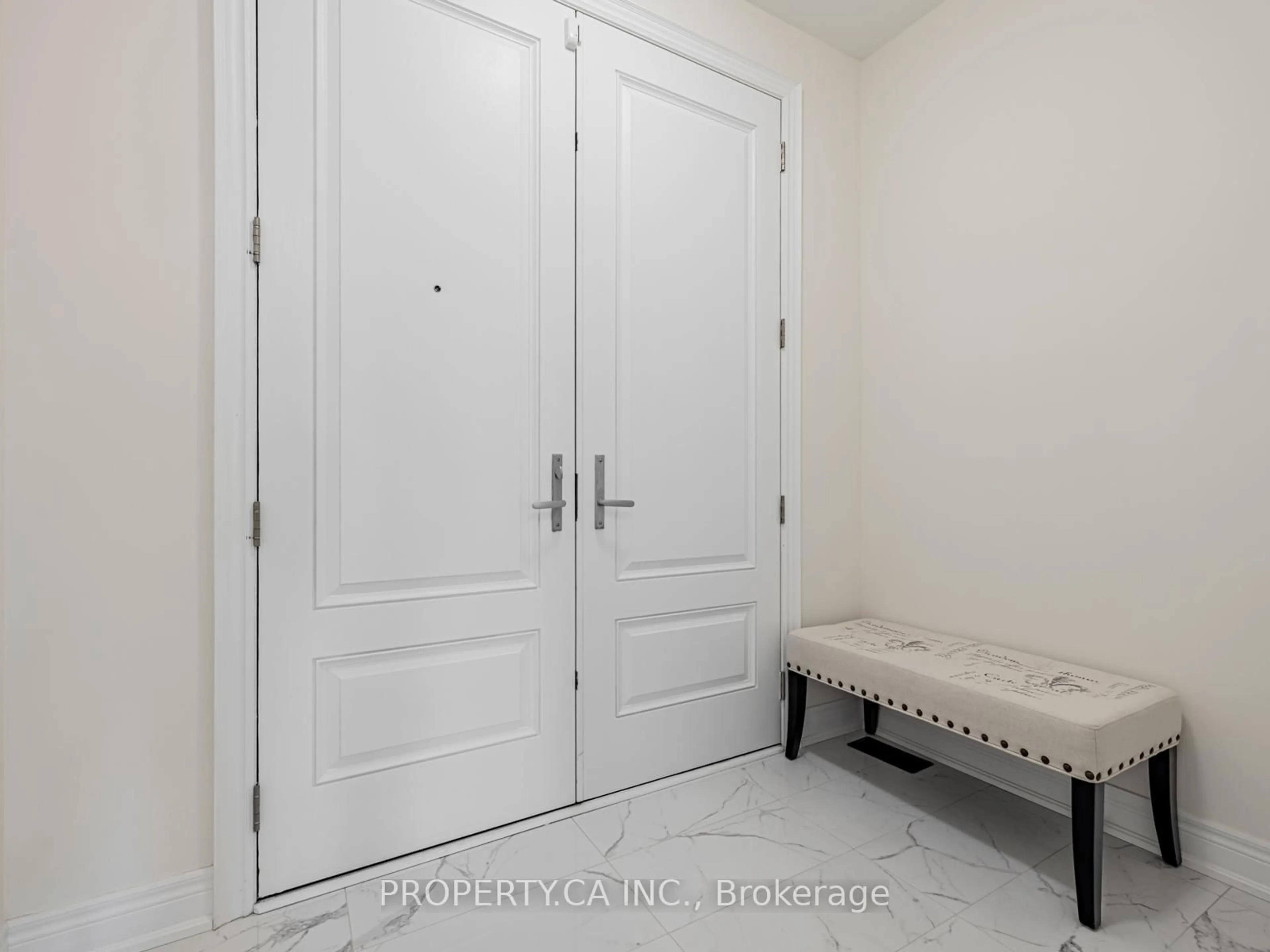 Indoor entryway for 92 Drizzel Cres, Richmond Hill Ontario L4E 2Z1