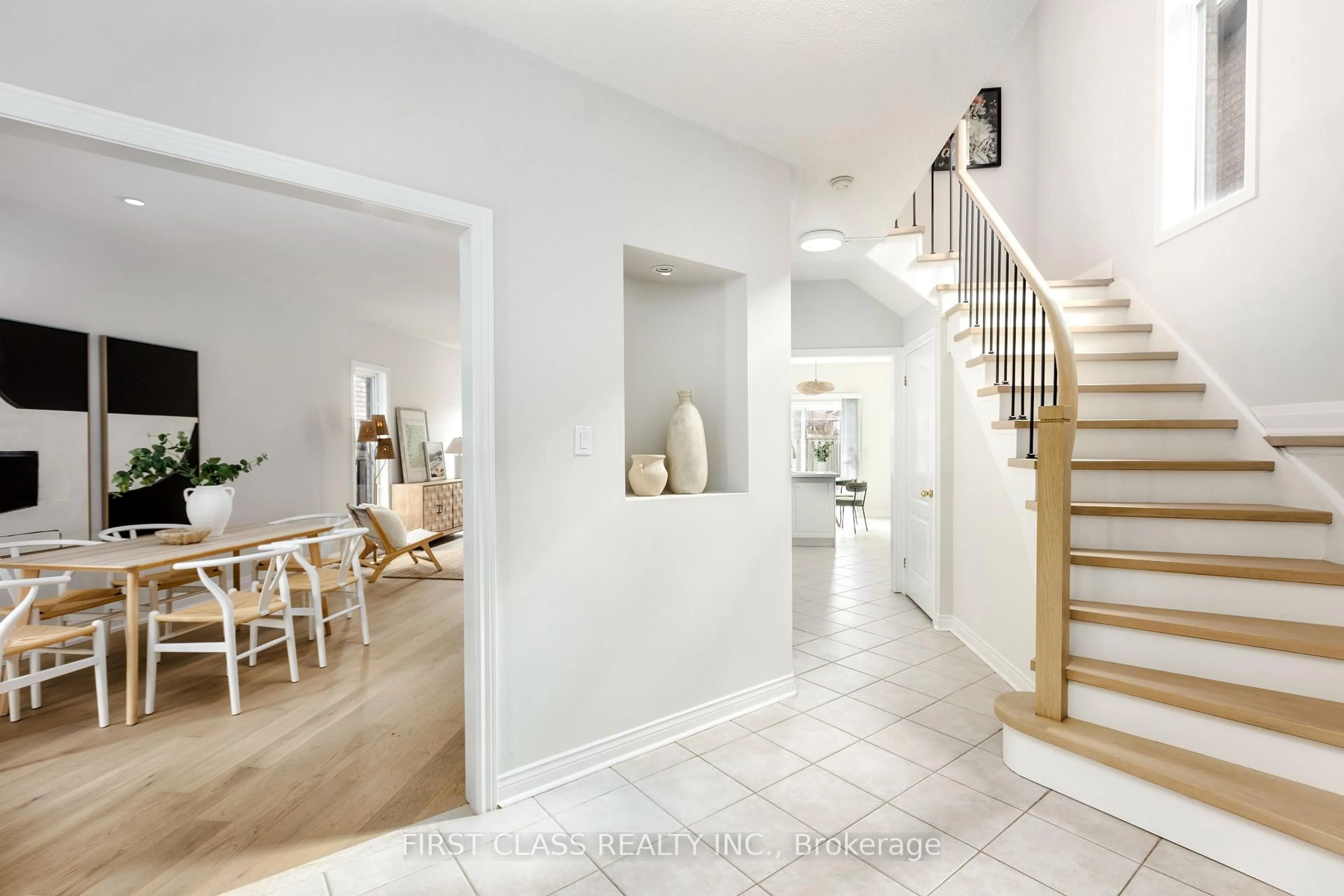 Indoor entryway for 58 Kiwi Cres, Richmond Hill Ontario L4S 2H6