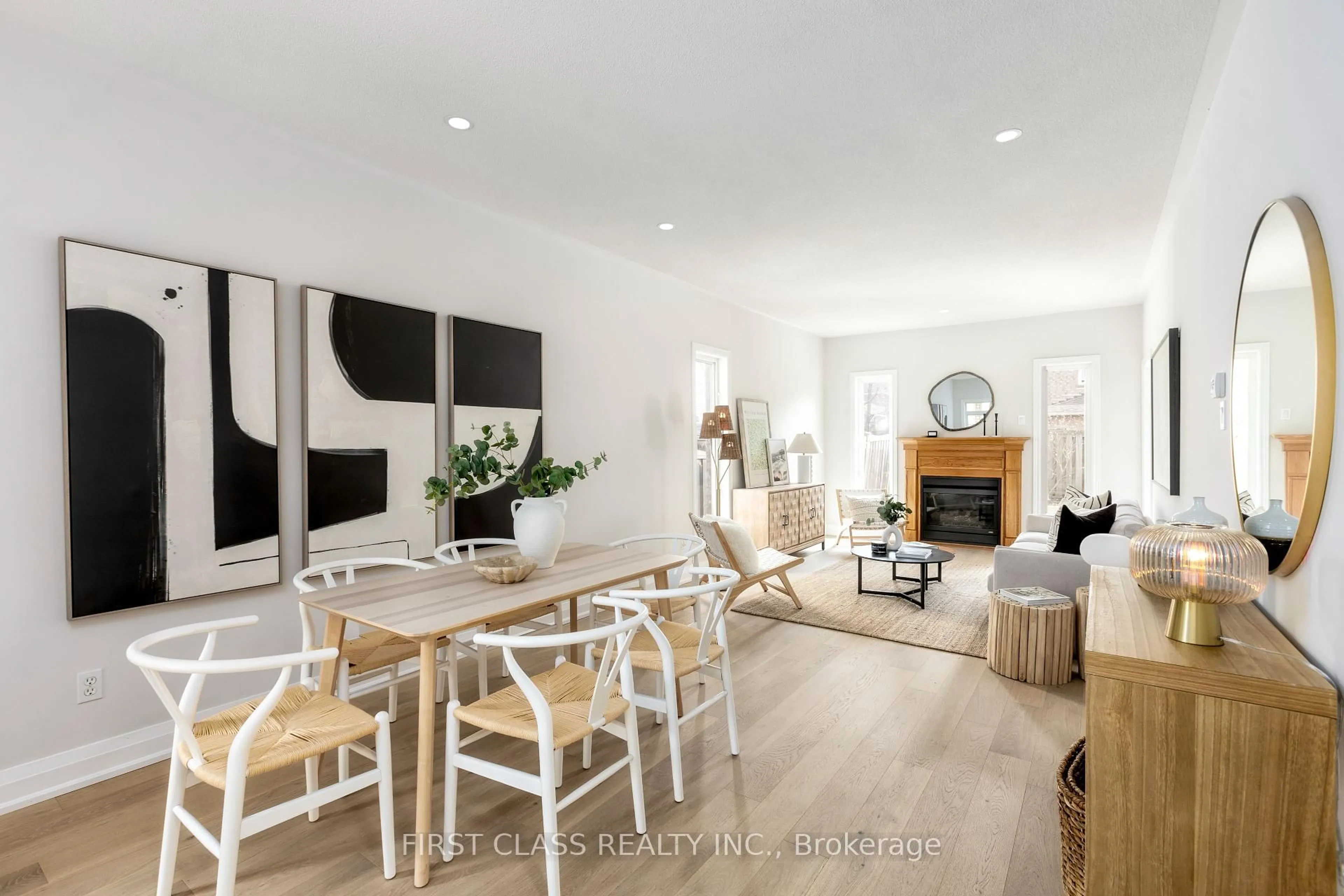 Living room with furniture, wood/laminate floor for 58 Kiwi Cres, Richmond Hill Ontario L4S 2H6