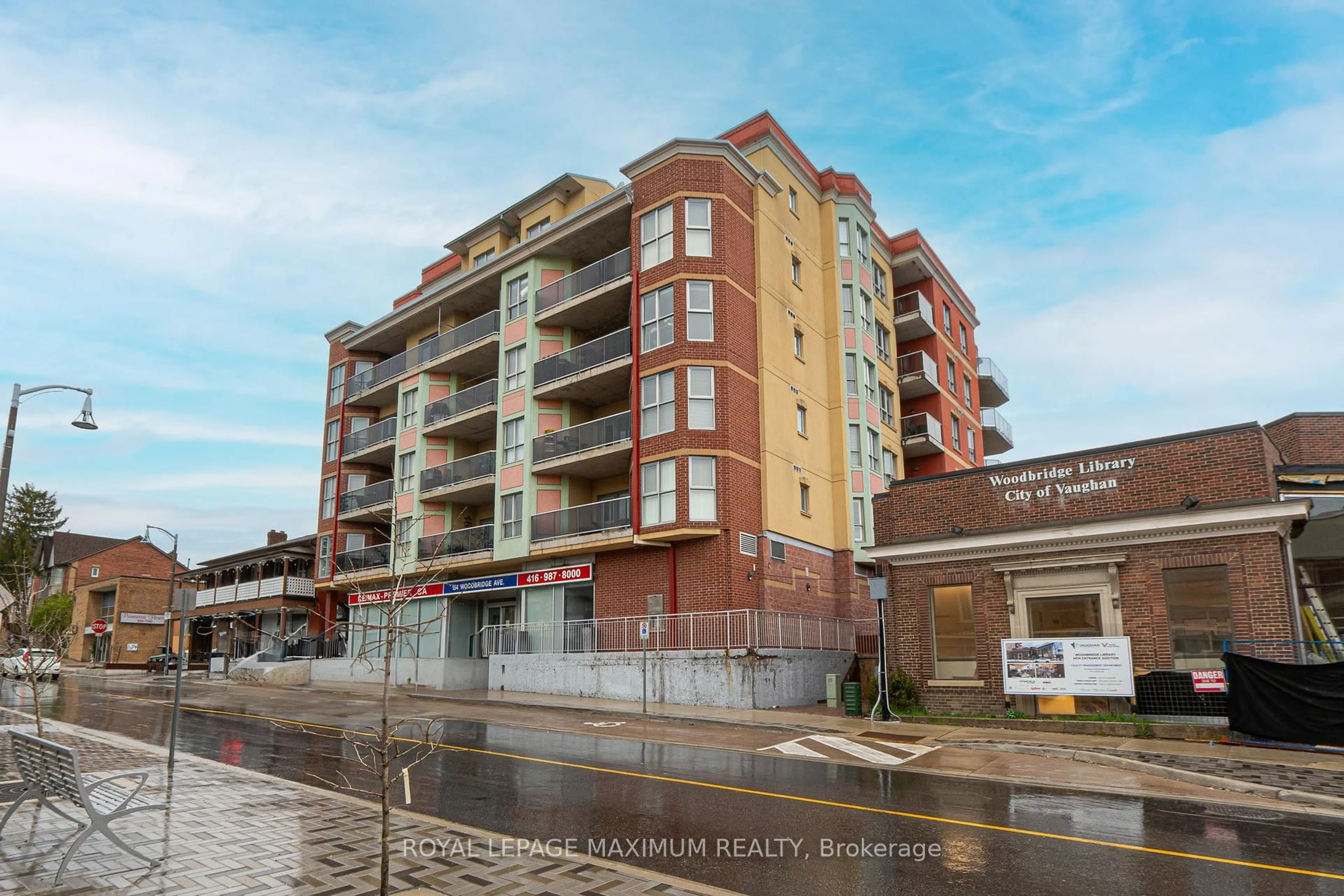 A pic from outside/outdoor area/front of a property/back of a property/a pic from drone, building for 160 Woodbridge Ave #610, Vaughan Ontario L4L 0B8