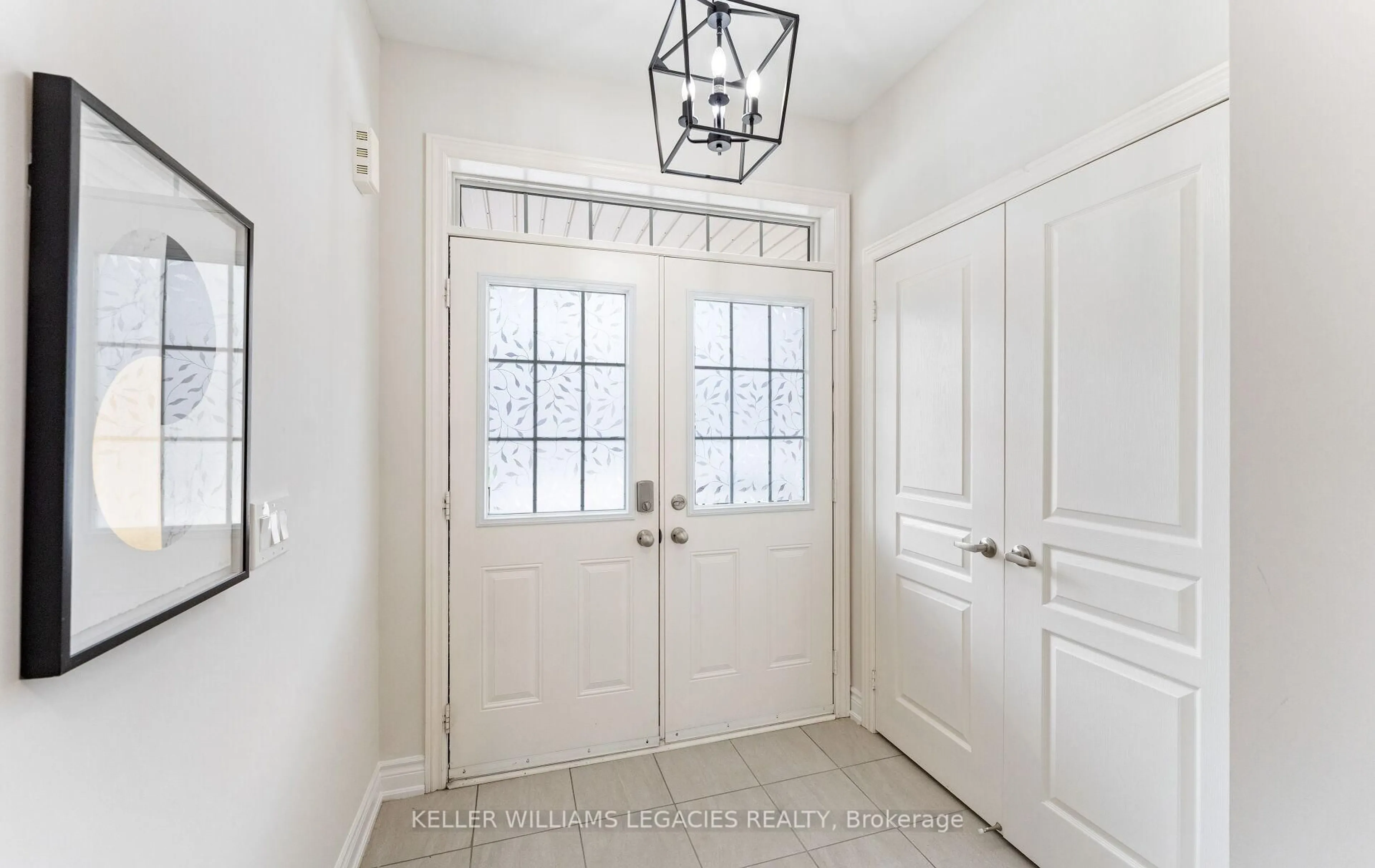 Indoor entryway for 25 Velia Crt, Vaughan Ontario L4H 4S5