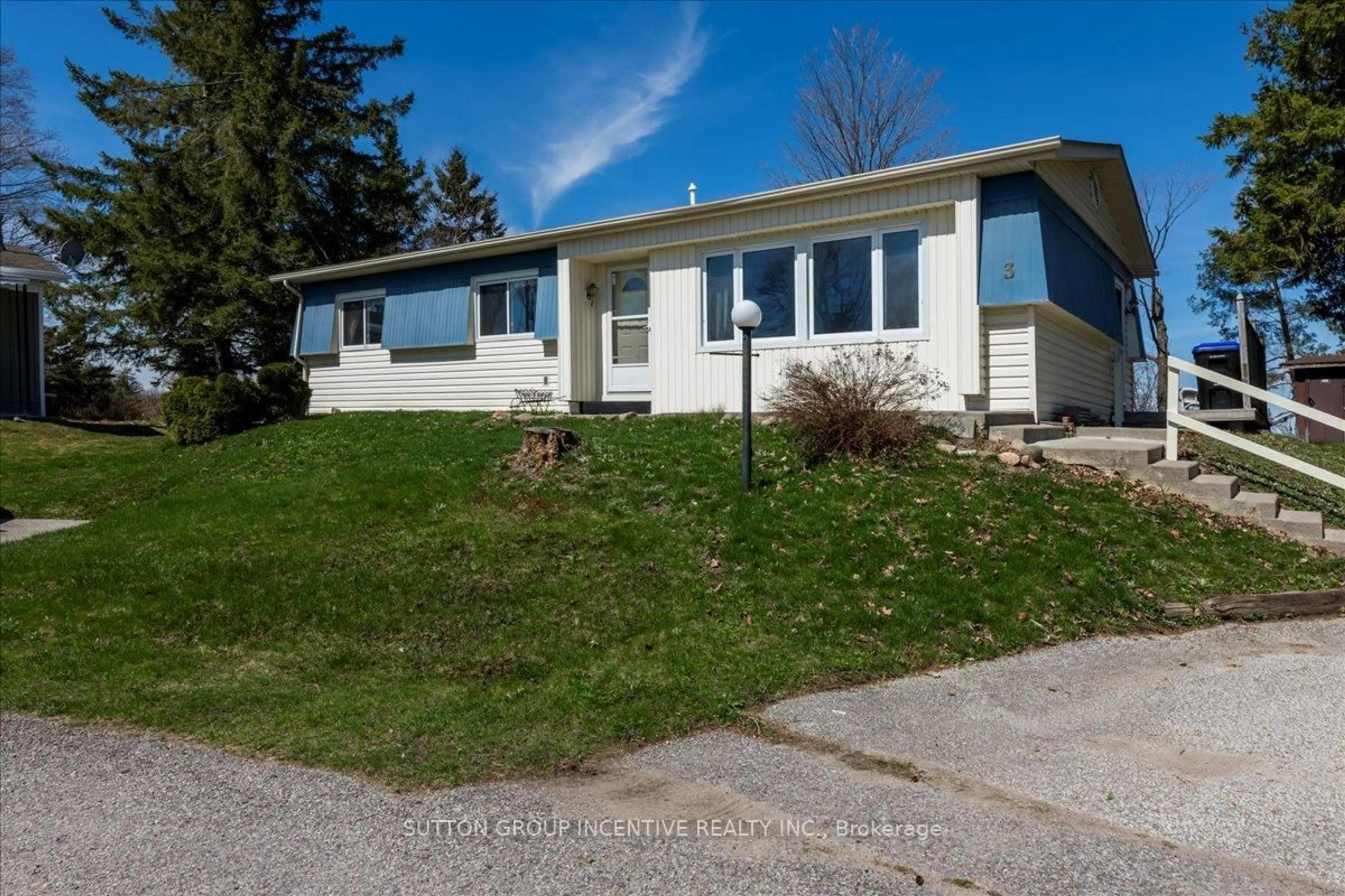 Home with vinyl exterior material, street for 3 Aspen Crt, Innisfil Ontario L9S 1L8