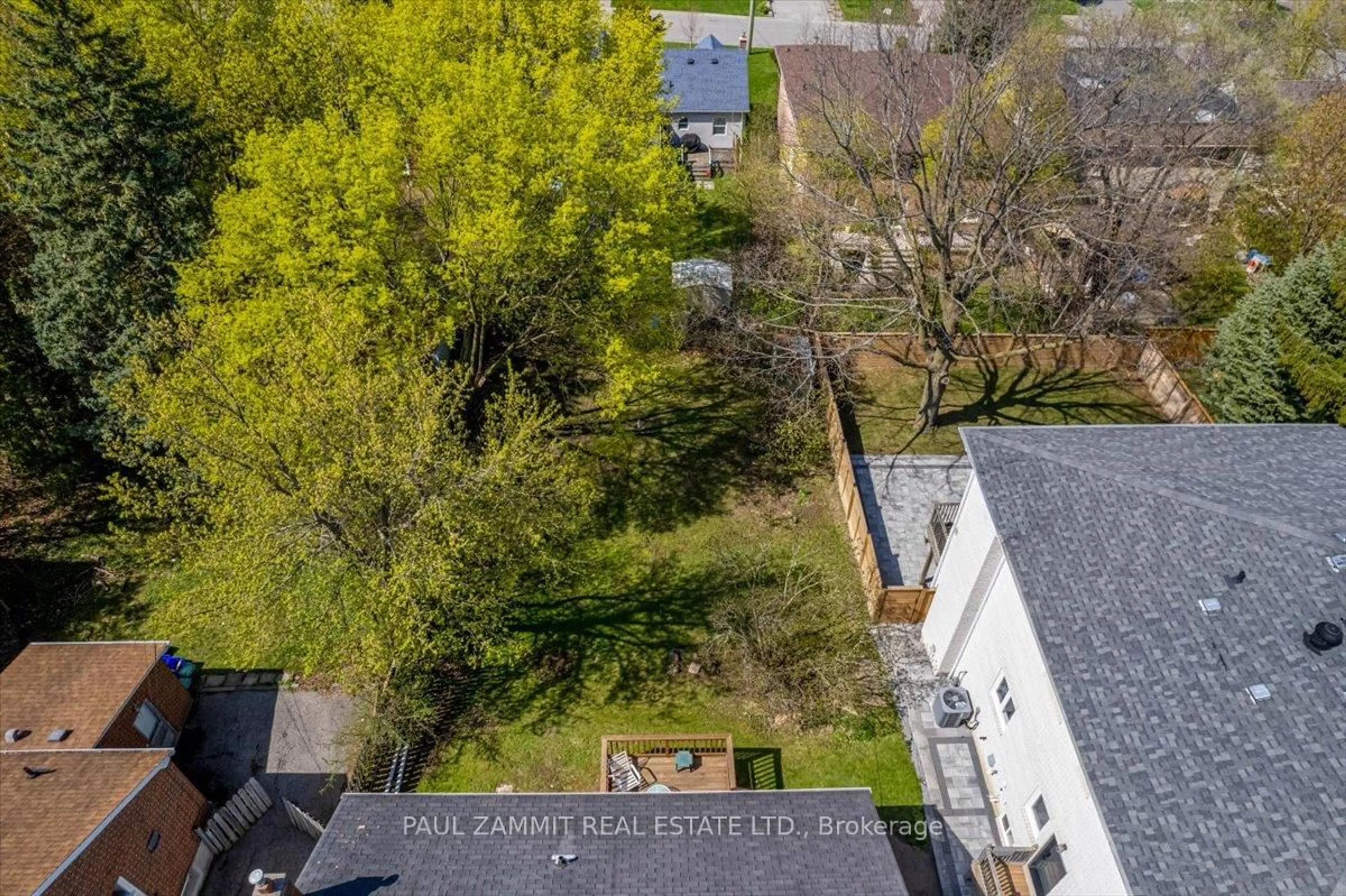 A pic from outside/outdoor area/front of a property/back of a property/a pic from drone, street for 106 Highland Park Blvd, Markham Ontario L3T 1B7