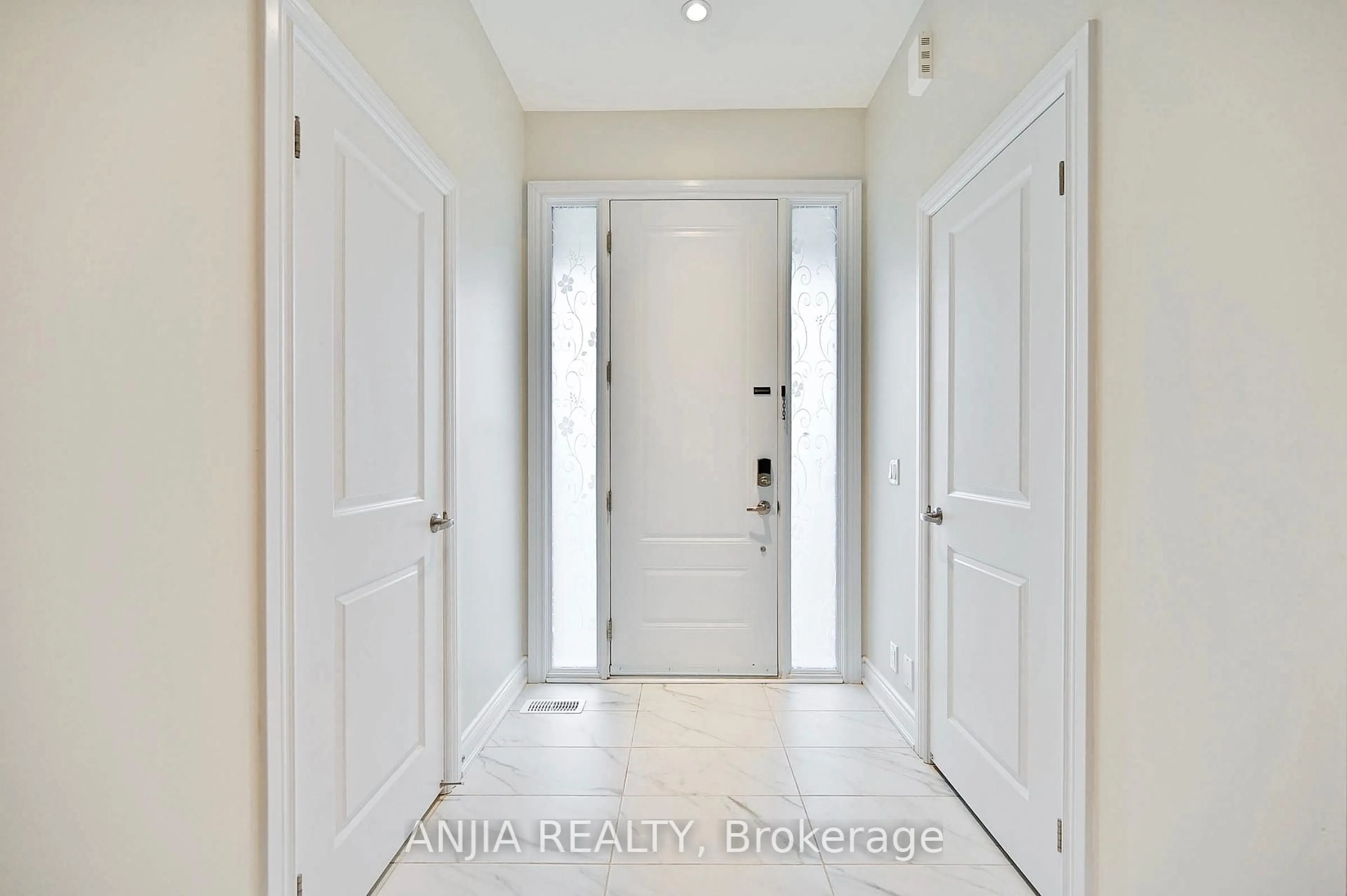 Indoor entryway for 19 York Downs Blvd, Markham Ontario L6C 3J5